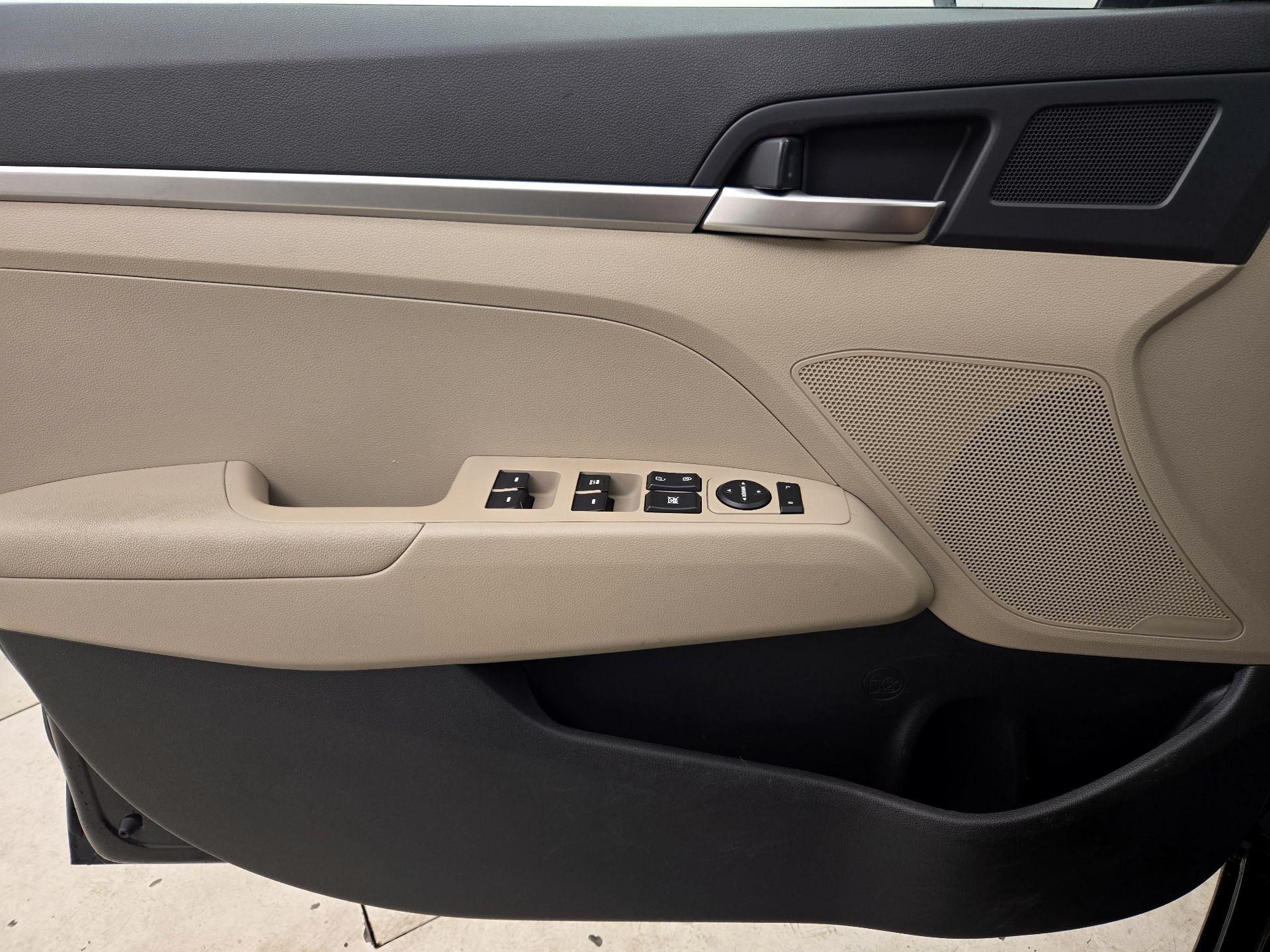 Thumbnail: 2020 Hyundai Elantra - 12