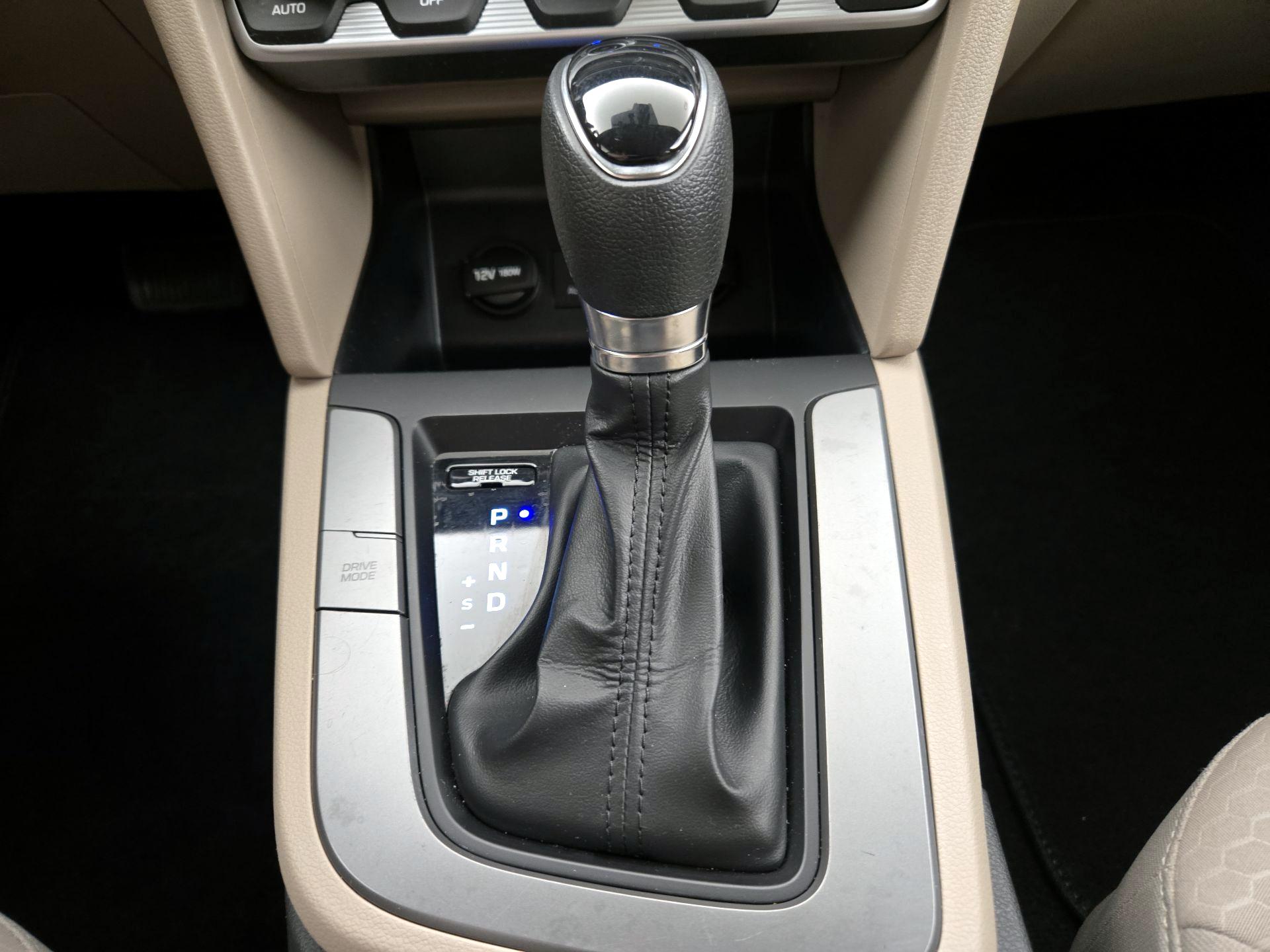 Thumbnail: 2020 Hyundai Elantra - 17