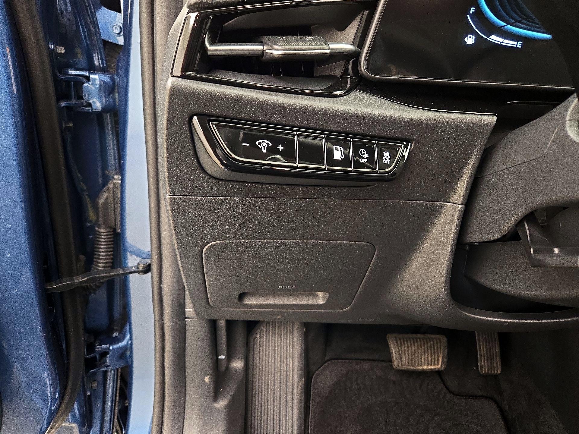 Thumbnail: 2023 Kia Niro - 13