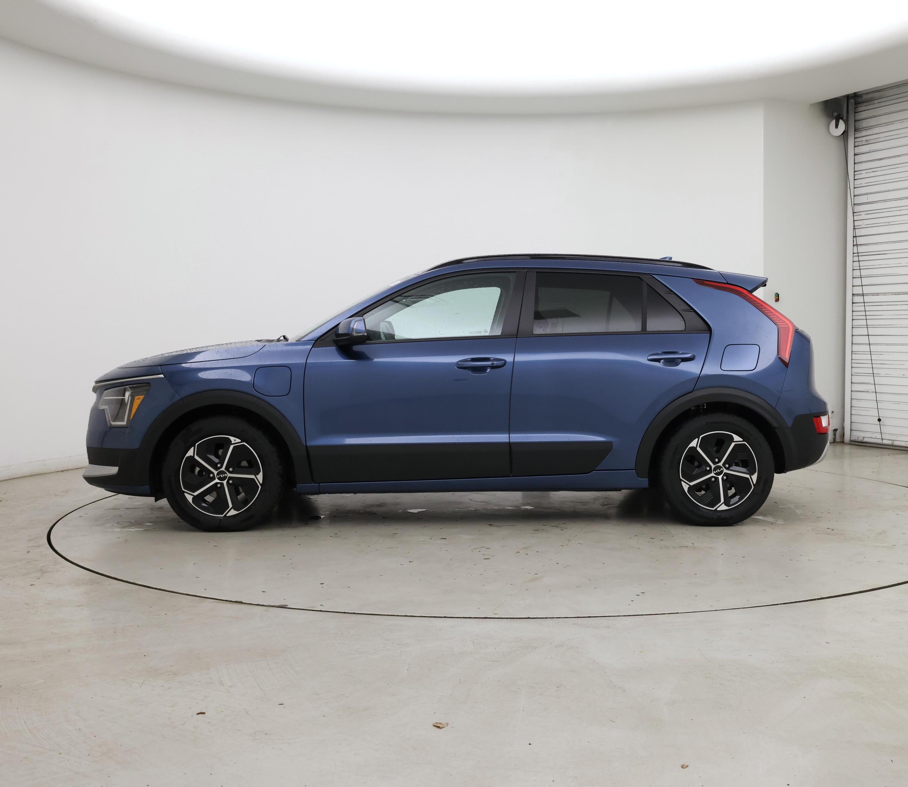 Thumbnail: 2023 Kia Niro - 3