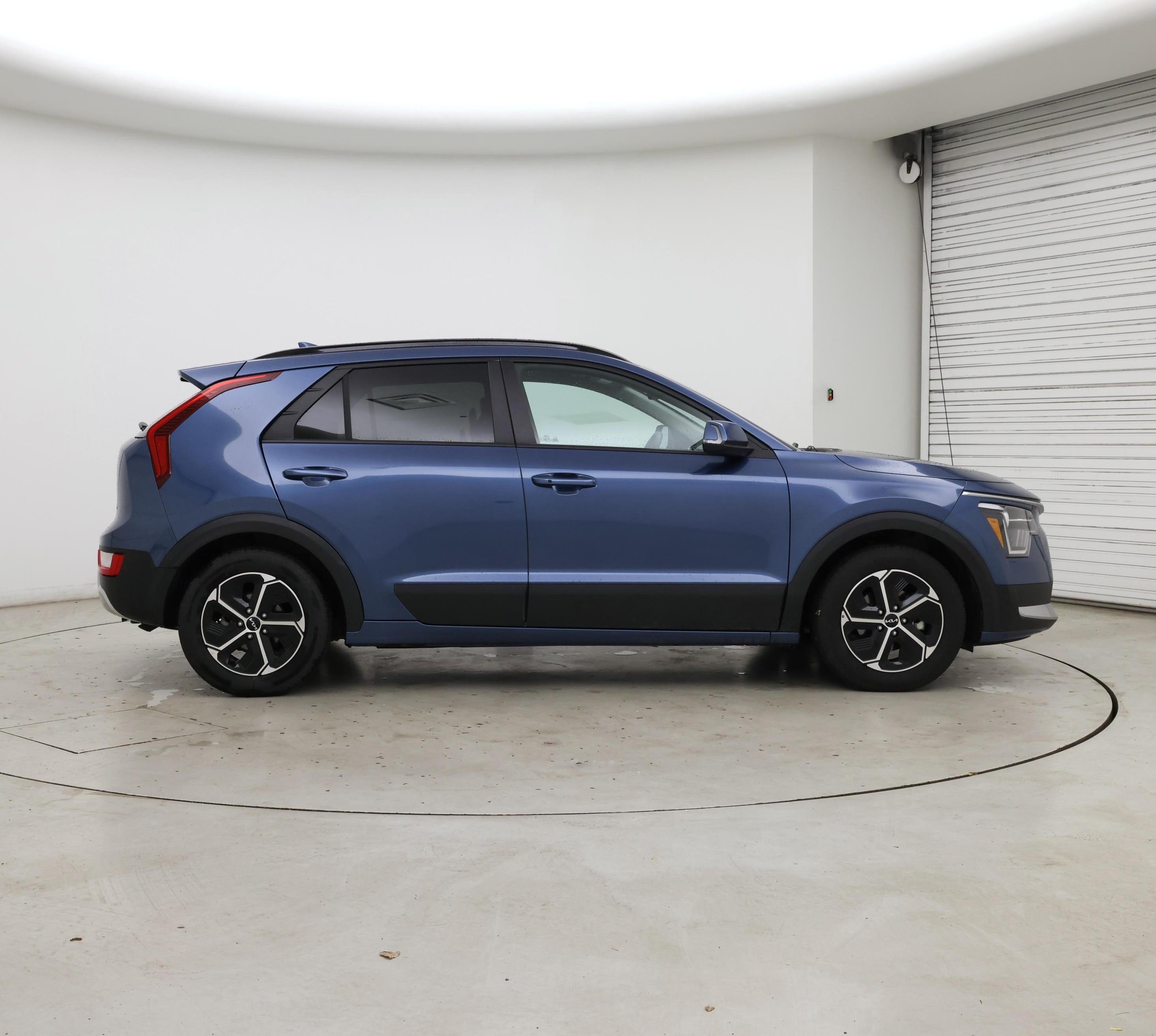 Thumbnail: 2023 Kia Niro - 7