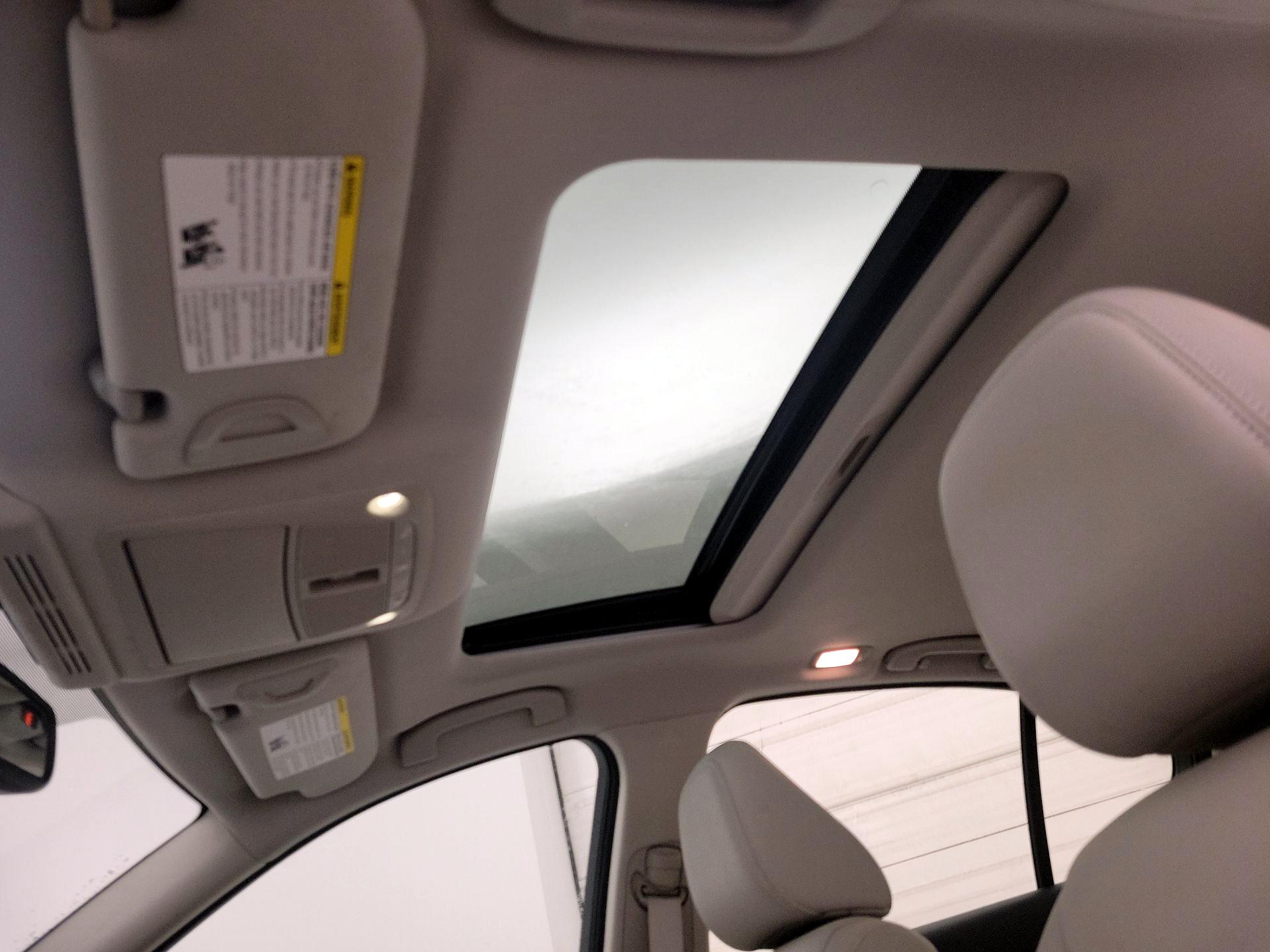 Thumbnail: 2015 INFINITI Q50 - 19