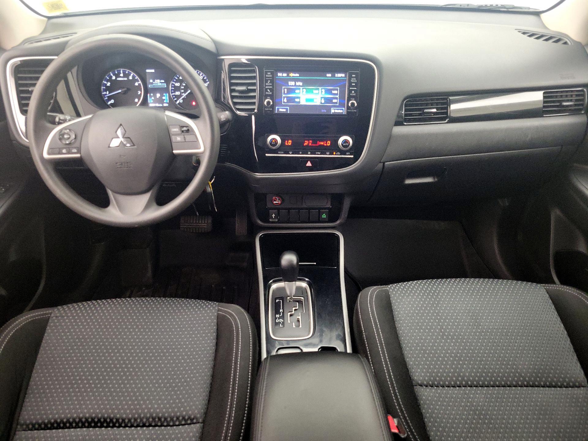 Thumbnail: 2020 Mitsubishi Outlander - 9
