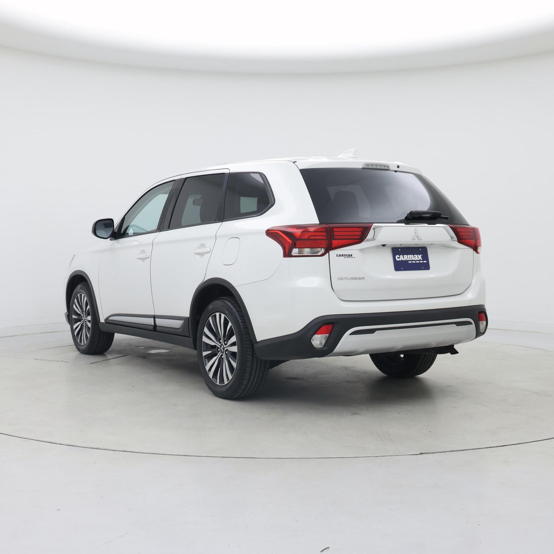Thumbnail: 2020 Mitsubishi Outlander - 2