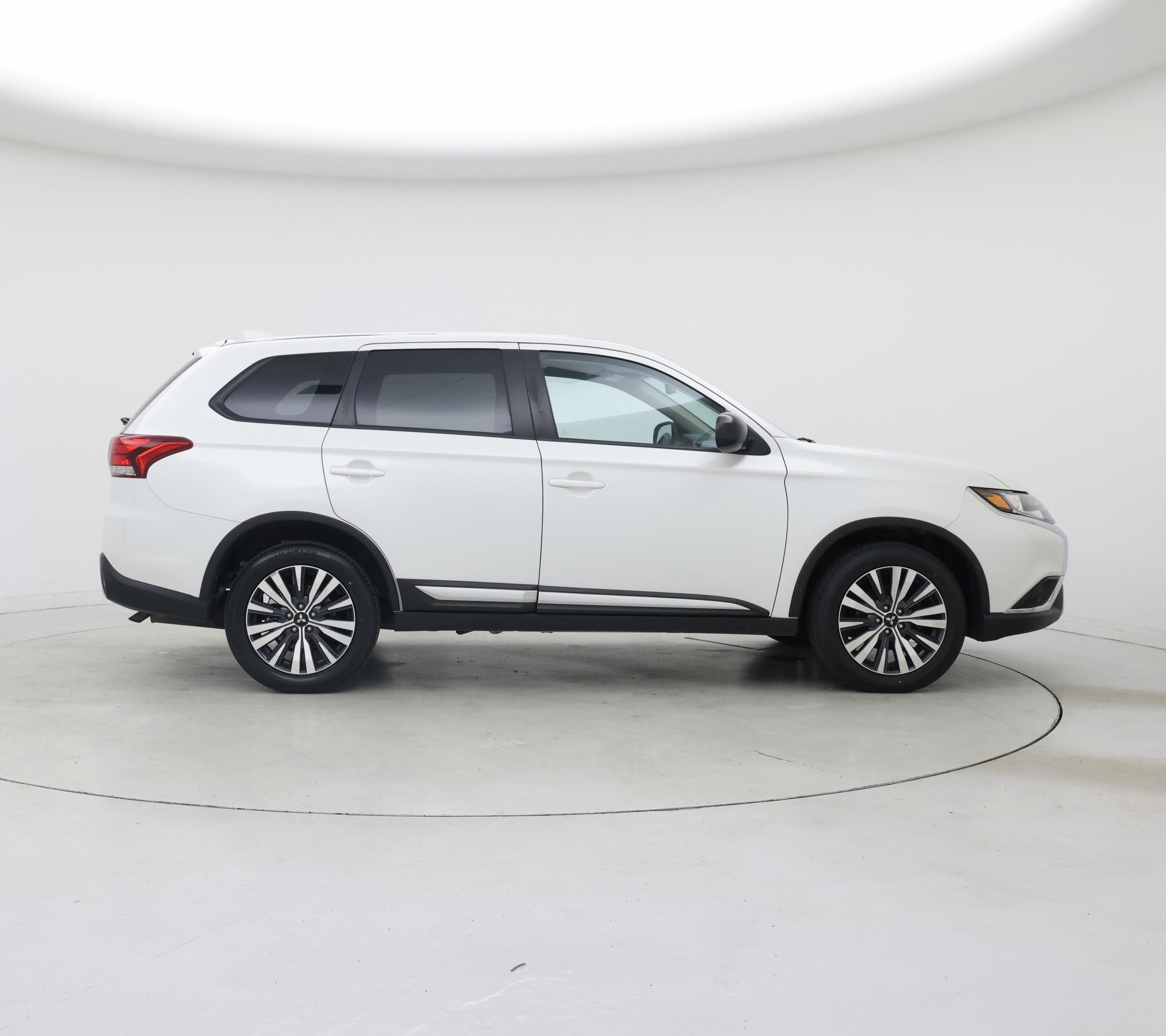 Thumbnail: 2020 Mitsubishi Outlander - 7