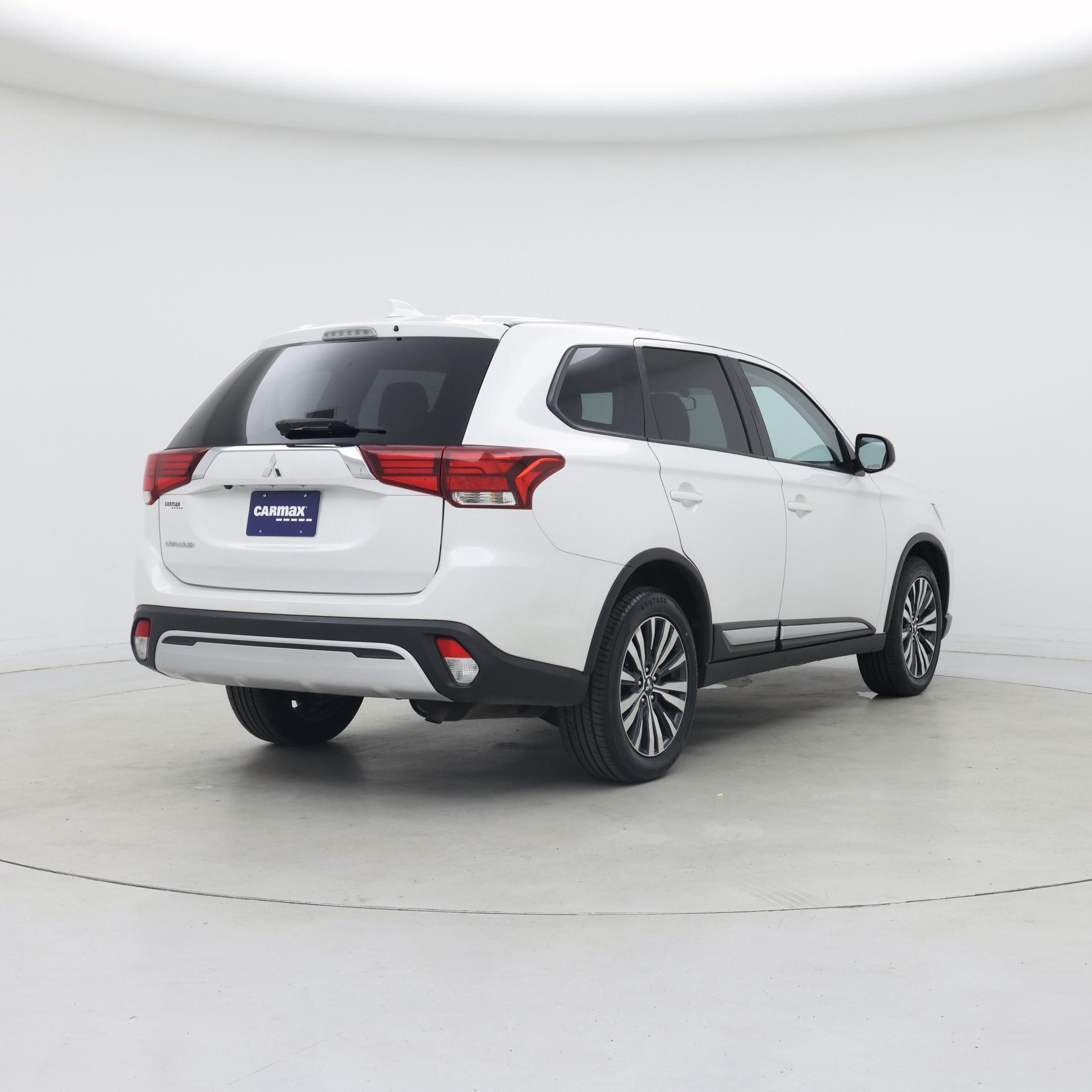 Thumbnail: 2020 Mitsubishi Outlander - 8
