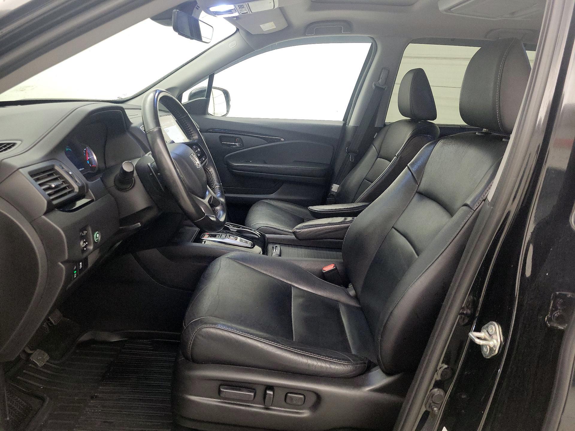 Thumbnail: 2019 Honda Pilot - 11
