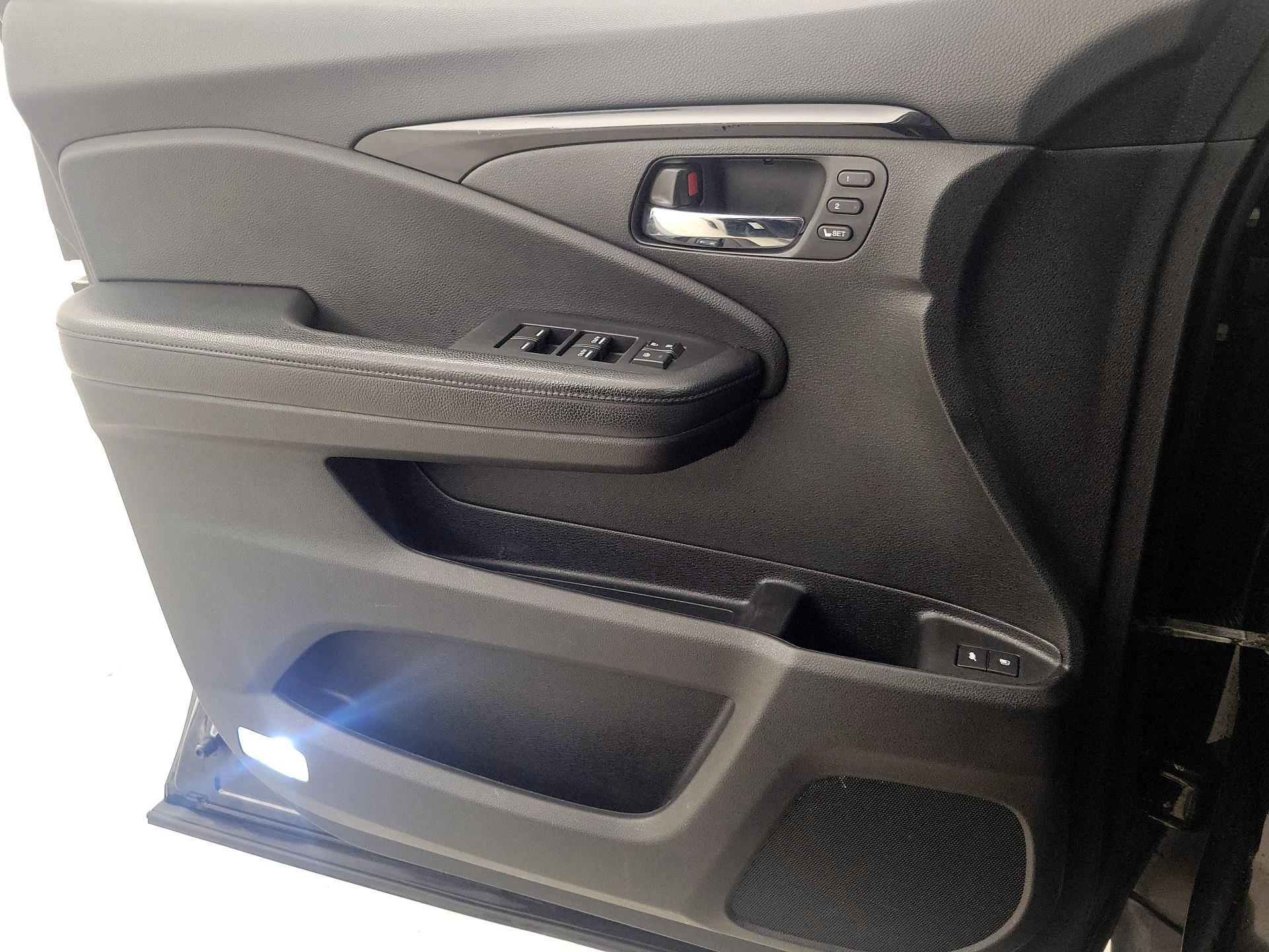 Thumbnail: 2019 Honda Pilot - 12