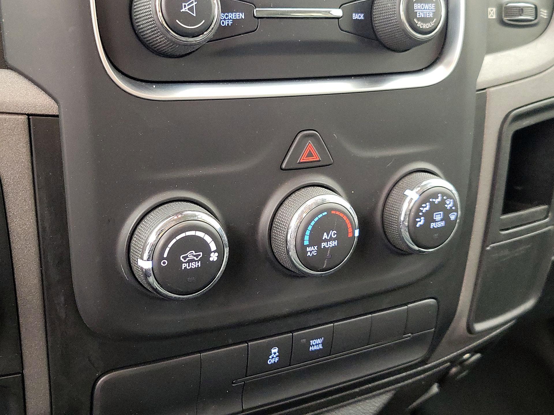 Thumbnail: 2019 RAM 1500 Classic - 16