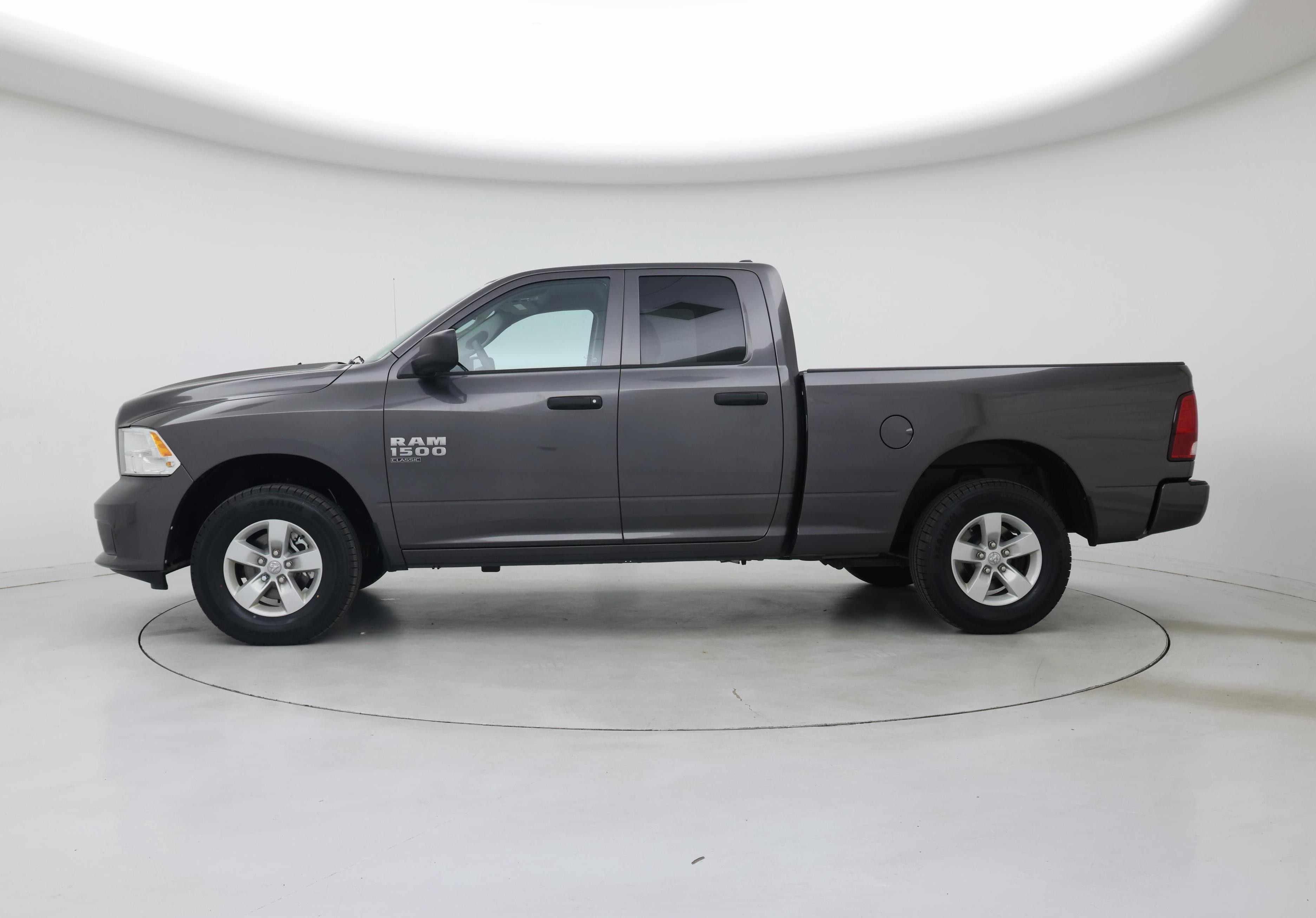 Thumbnail: 2019 RAM 1500 Classic - 3