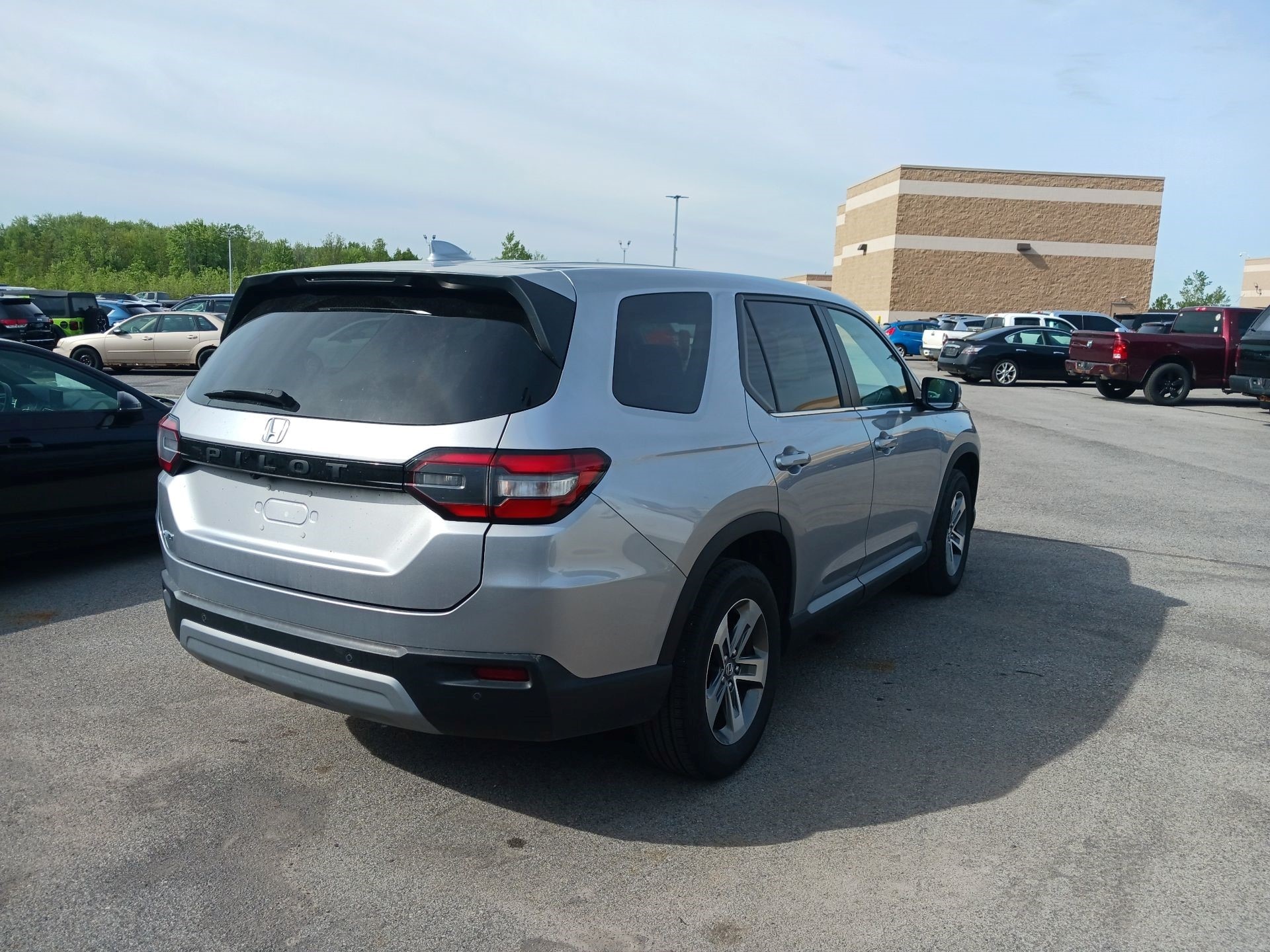 Thumbnail: 2023 Honda Pilot - 3