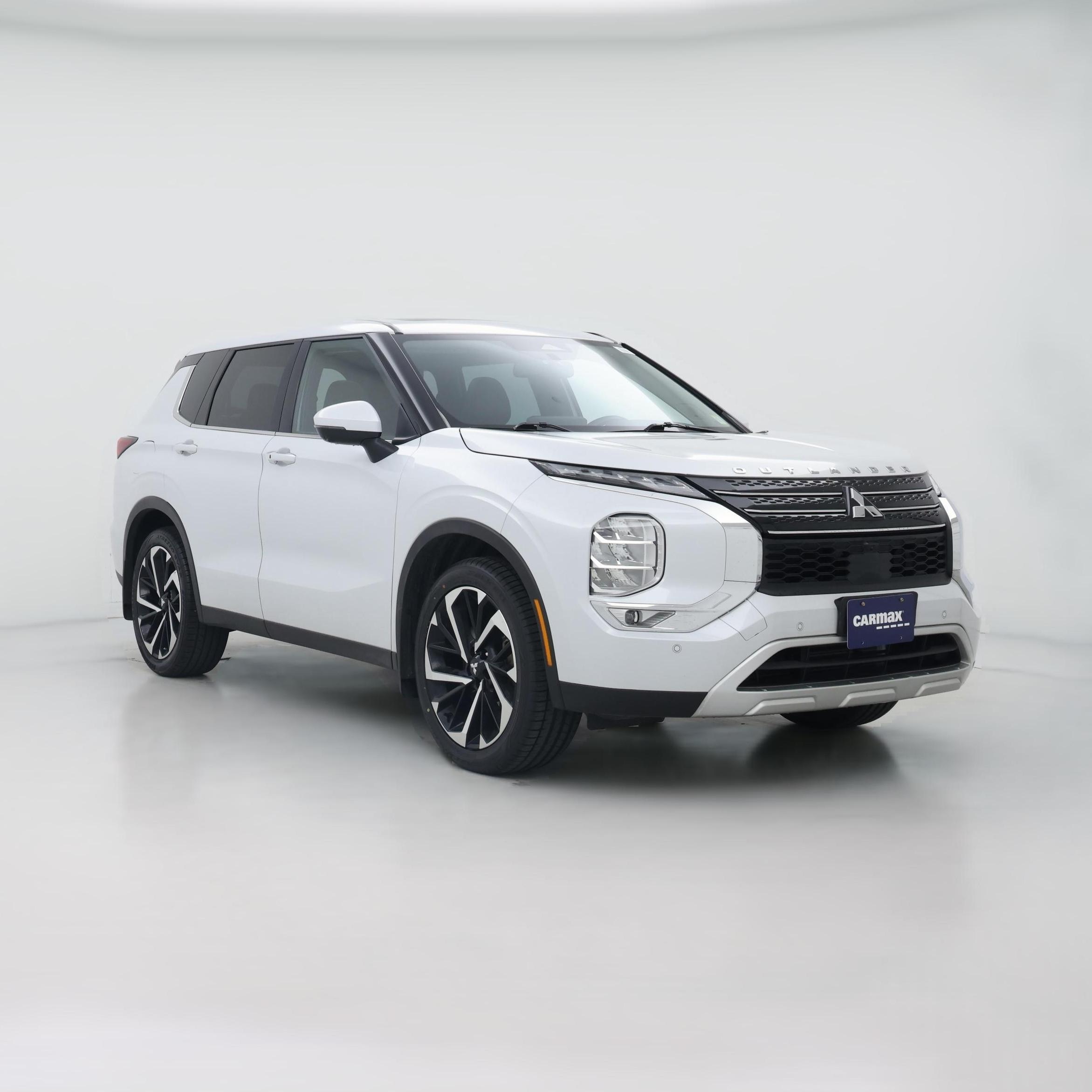 Thumbnail: 2023 Mitsubishi Outlander - 1