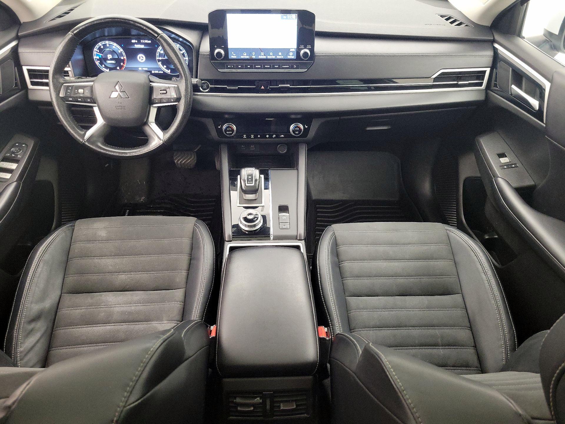 Thumbnail: 2023 Mitsubishi Outlander - 9