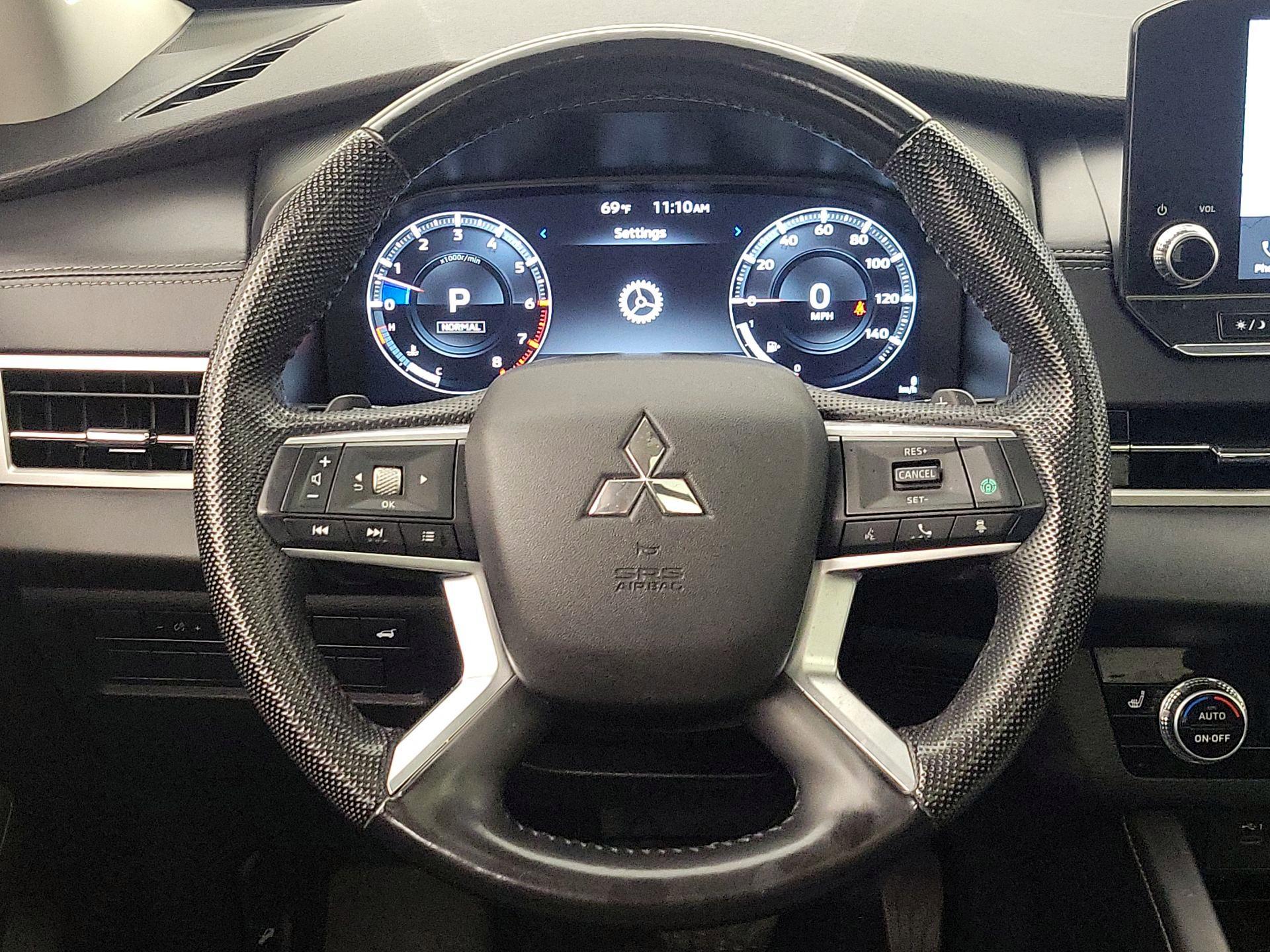 Thumbnail: 2023 Mitsubishi Outlander - 10