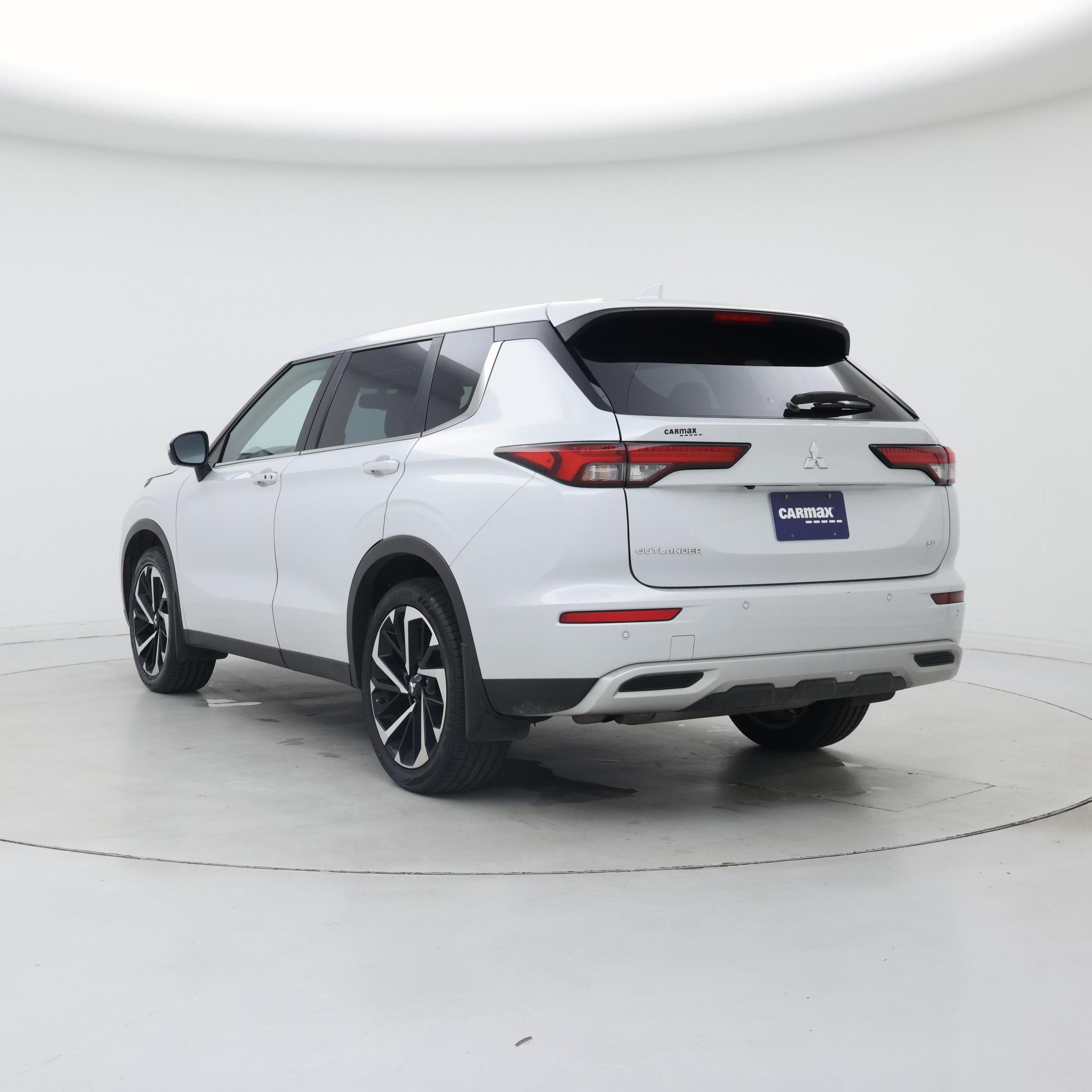 Thumbnail: 2023 Mitsubishi Outlander - 2
