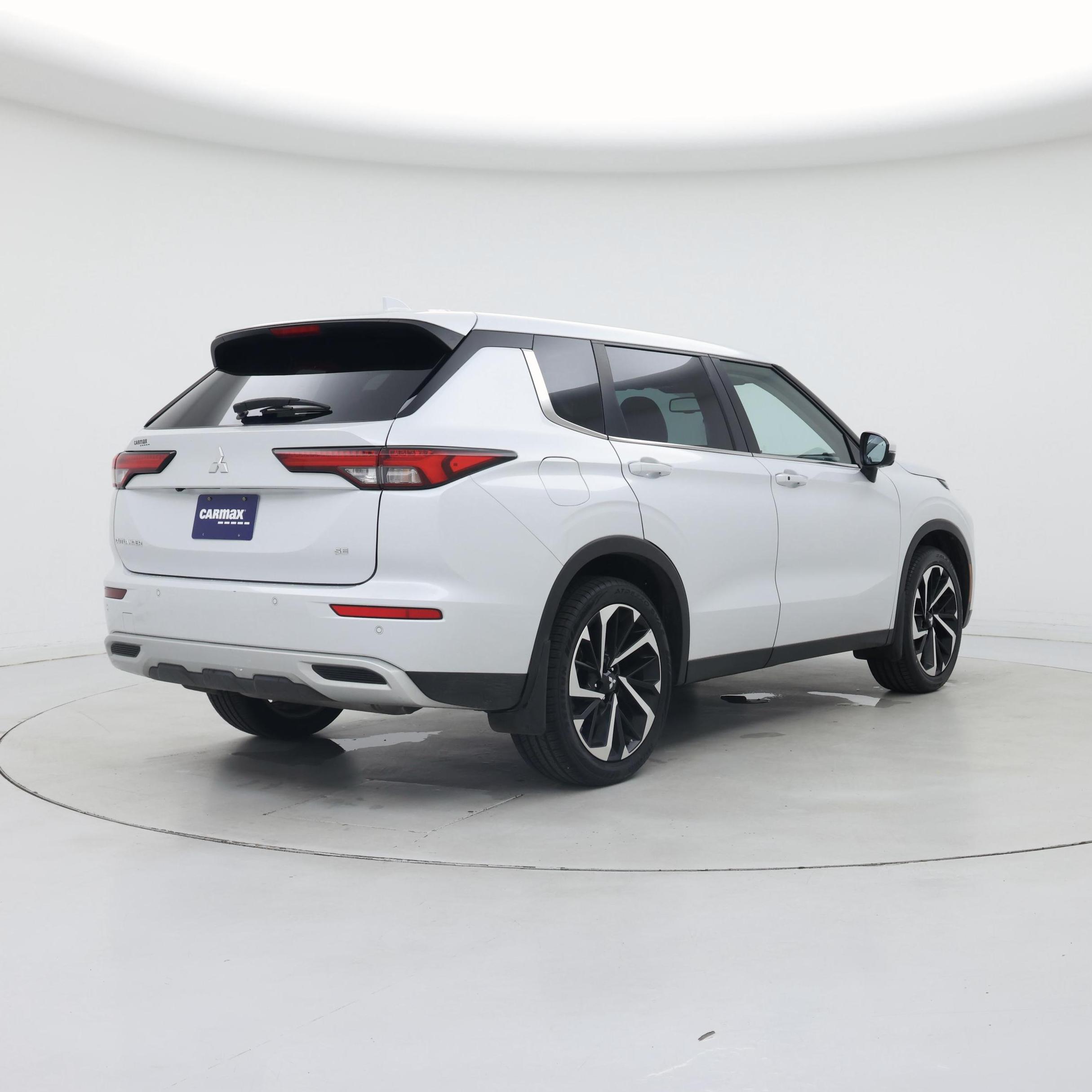 Thumbnail: 2023 Mitsubishi Outlander - 8
