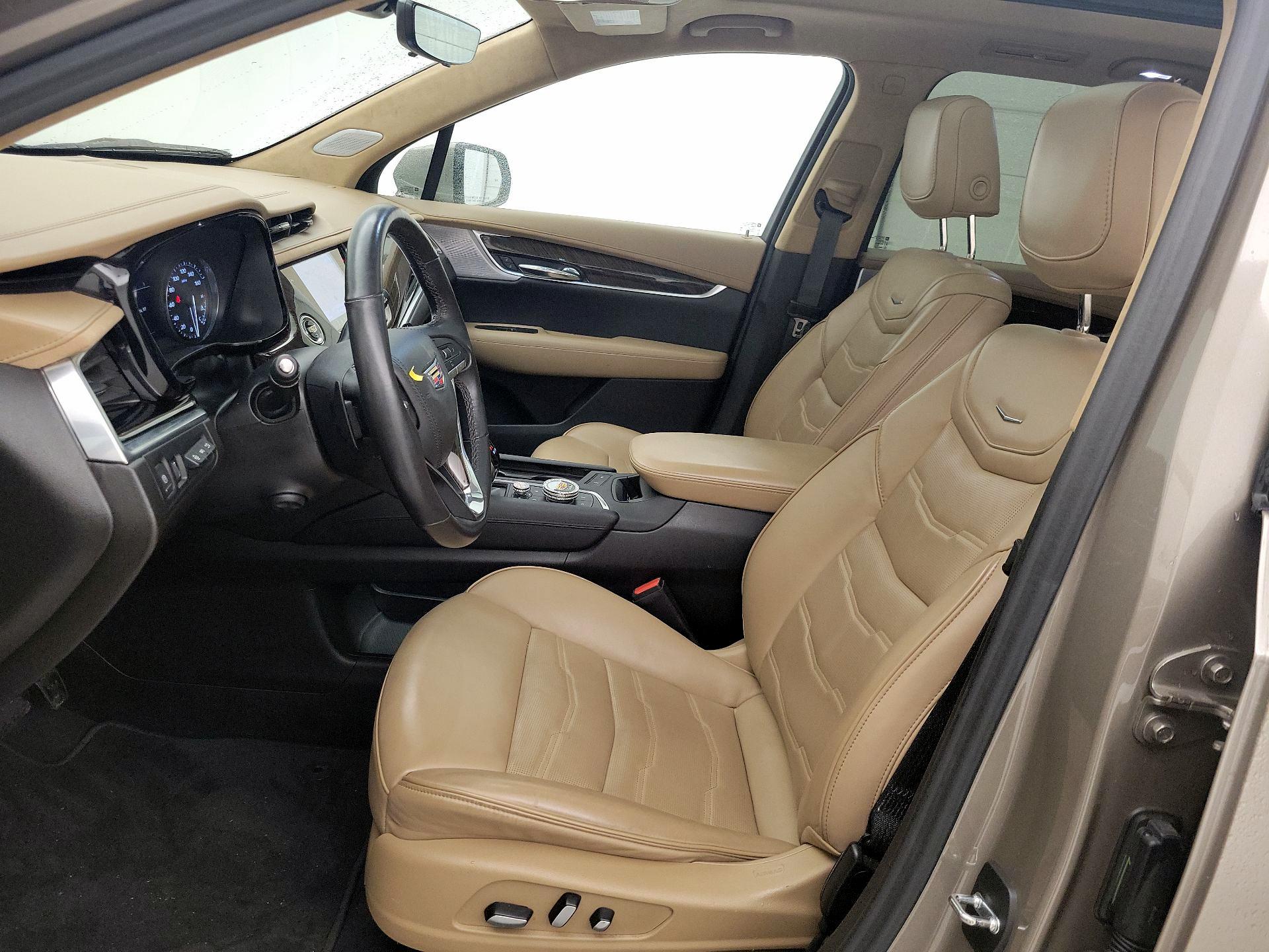 Thumbnail: 2023 Cadillac XT6 - 11