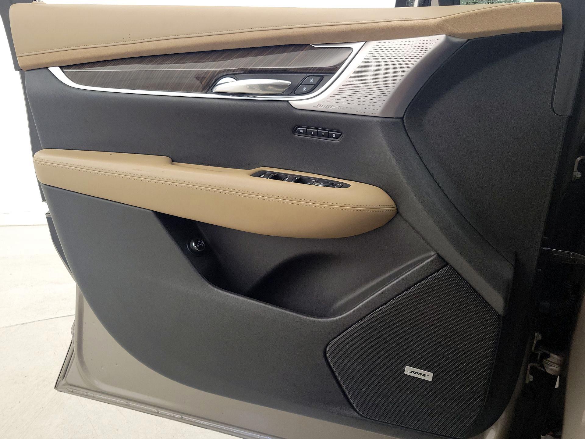 Thumbnail: 2023 Cadillac XT6 - 12