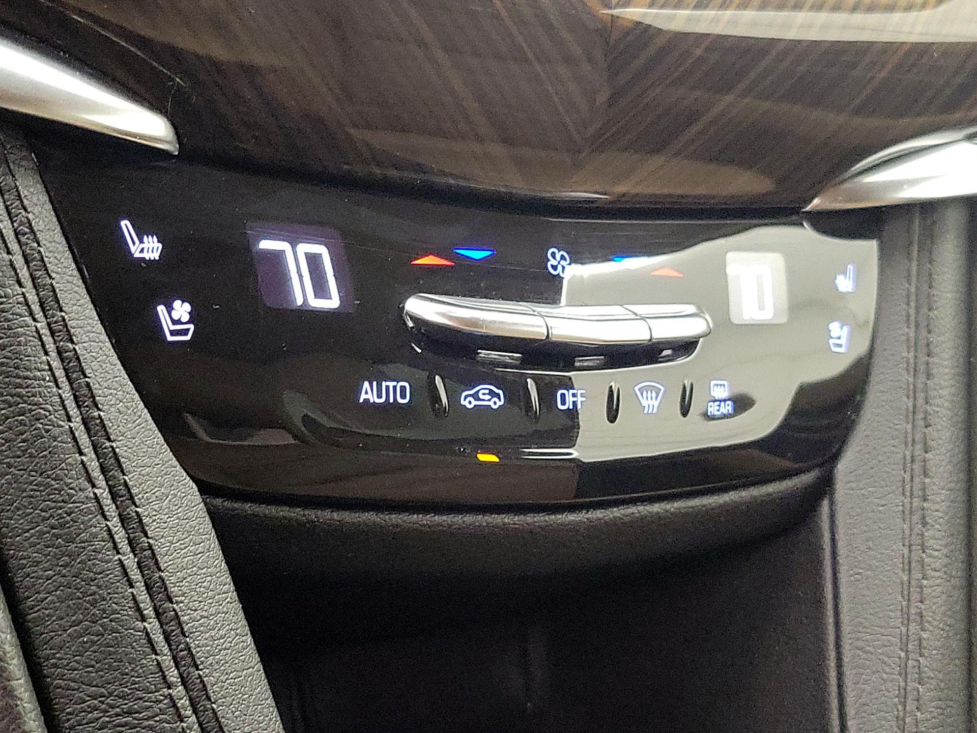 Thumbnail: 2023 Cadillac XT6 - 17