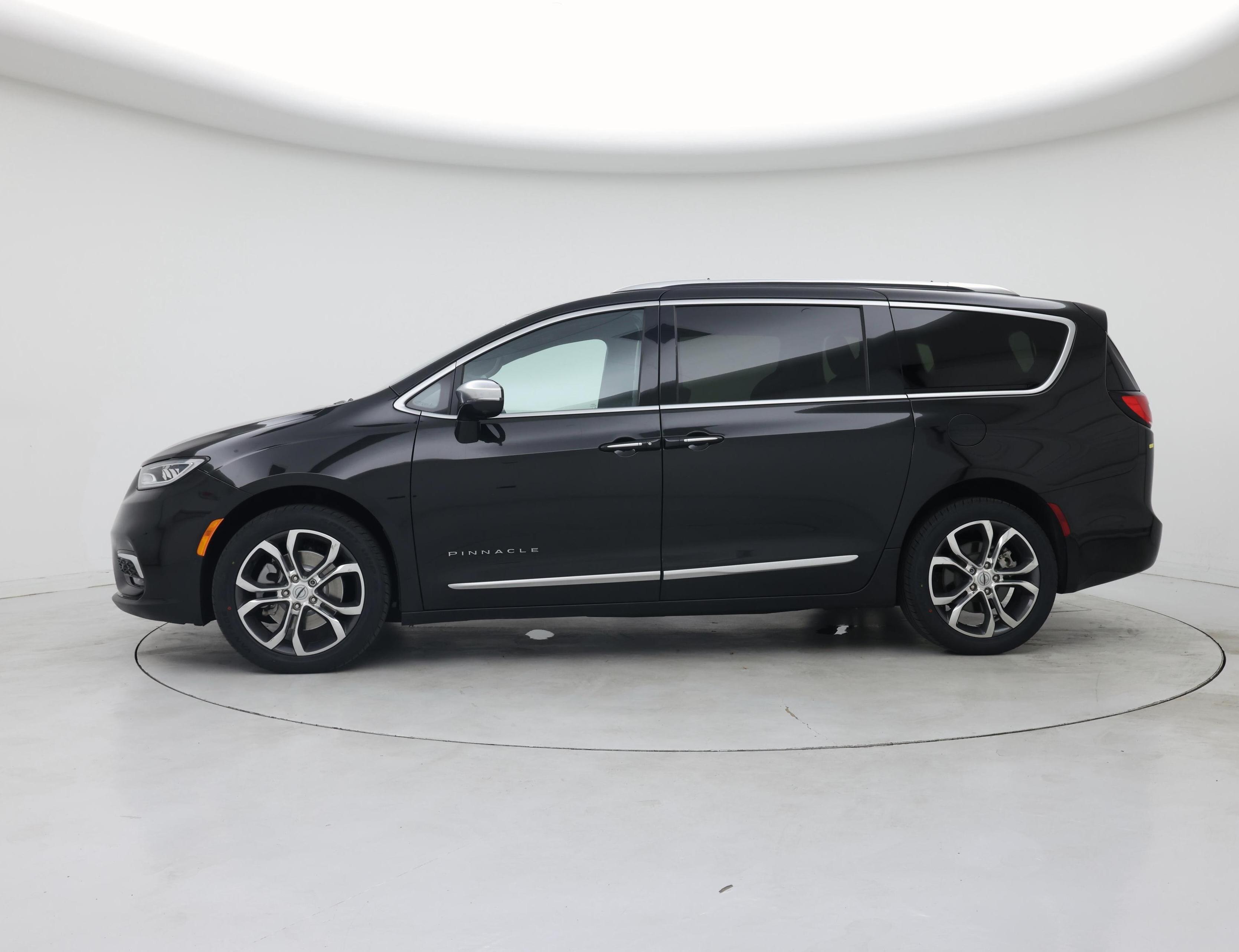 Thumbnail: 2022 Chrysler Pacifica - 3