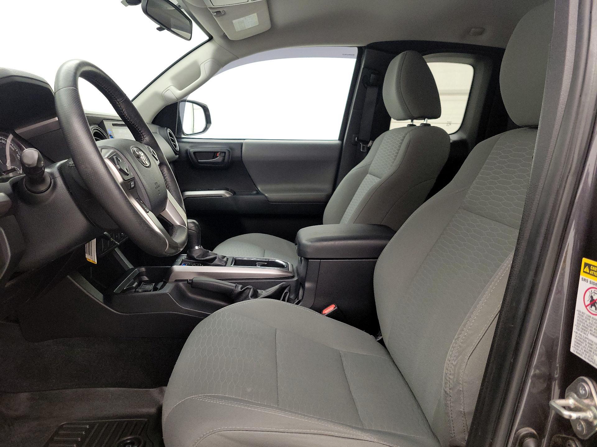 Thumbnail: 2016 Toyota Tacoma - 11