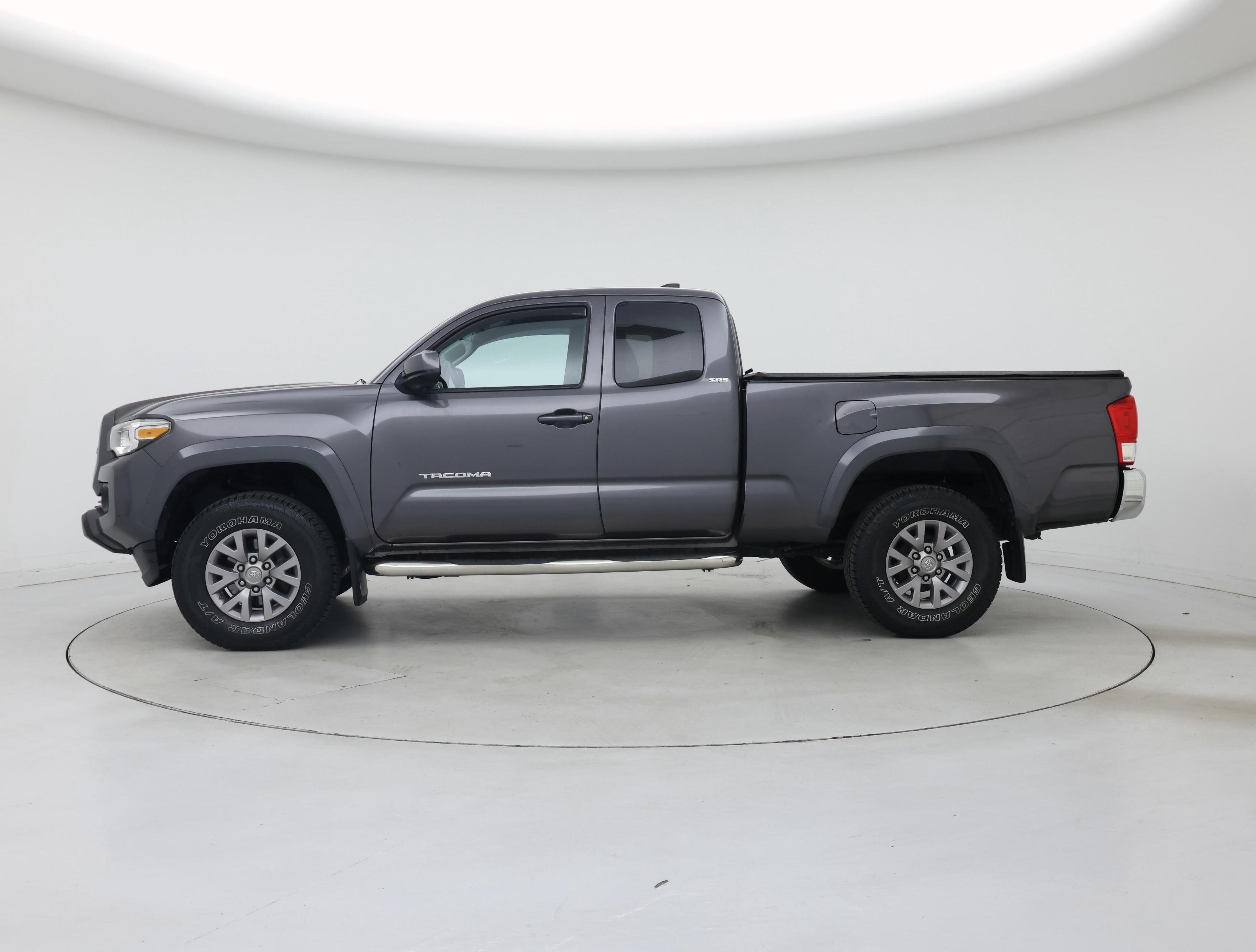 Thumbnail: 2016 Toyota Tacoma - 3