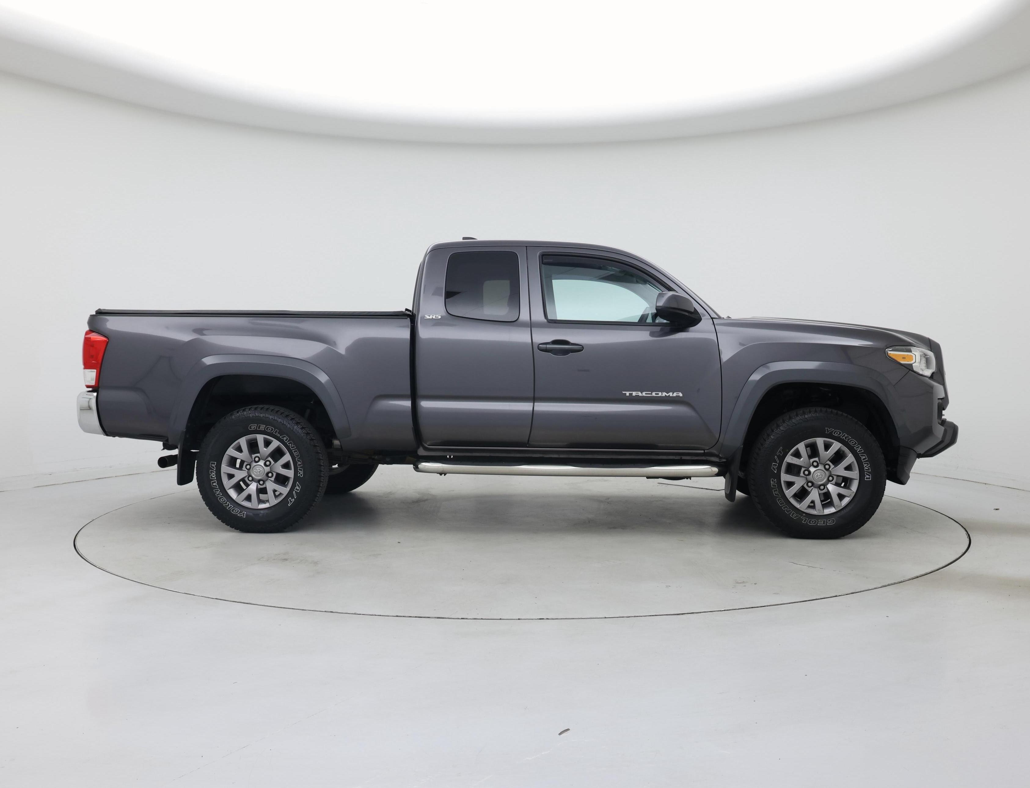 Thumbnail: 2016 Toyota Tacoma - 7