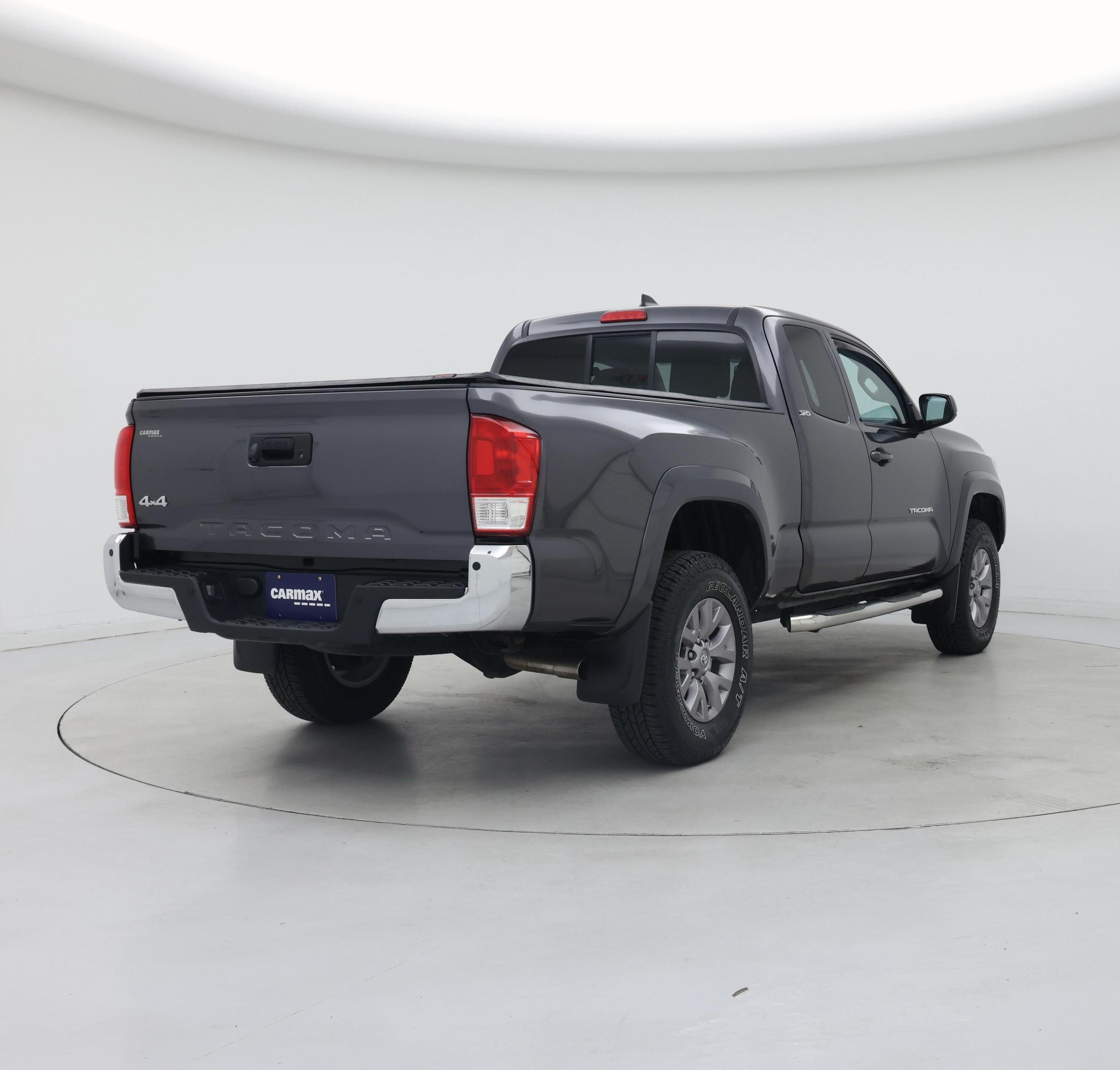 Thumbnail: 2016 Toyota Tacoma - 8