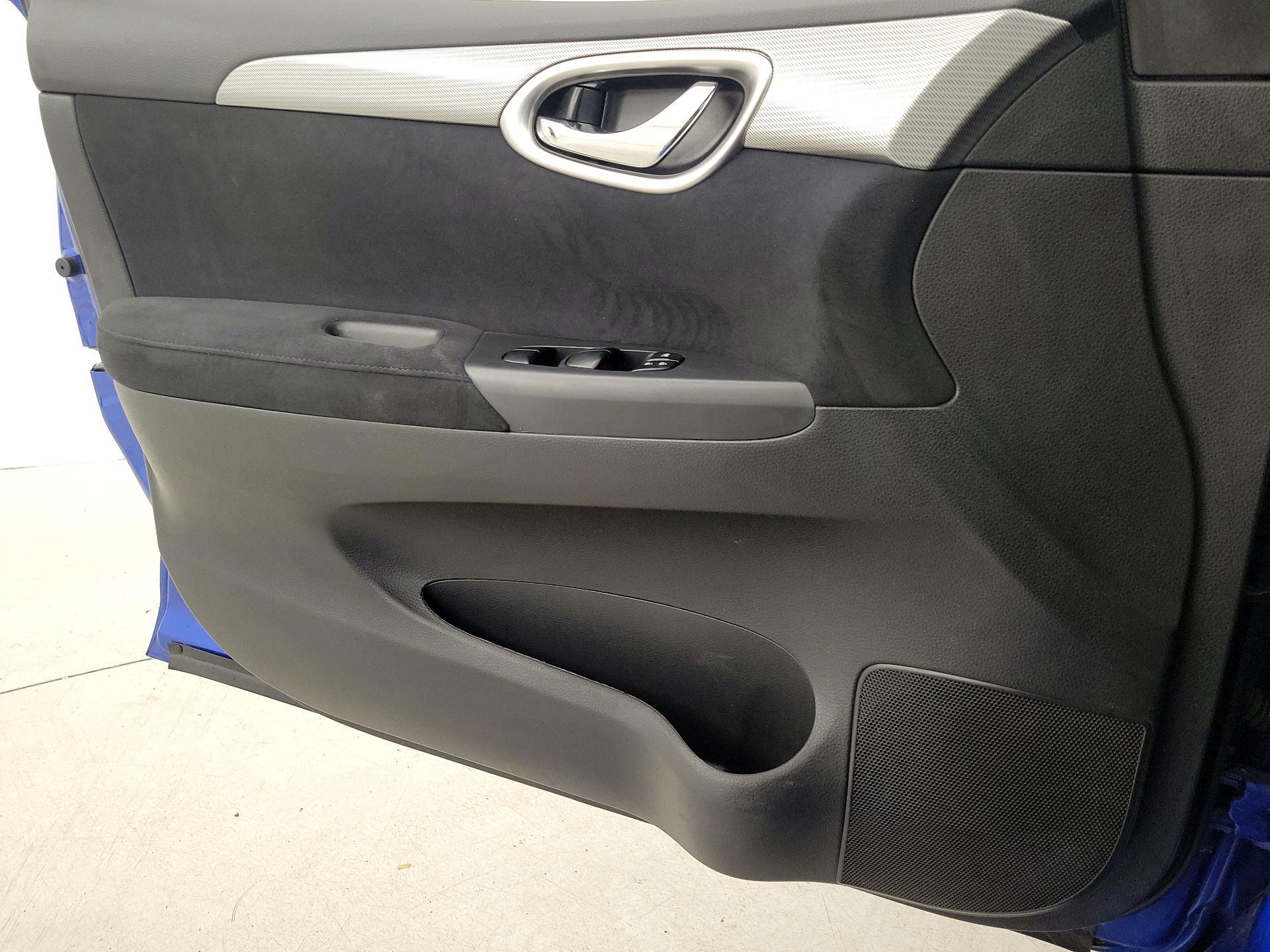 Thumbnail: 2015 Nissan Sentra - 12