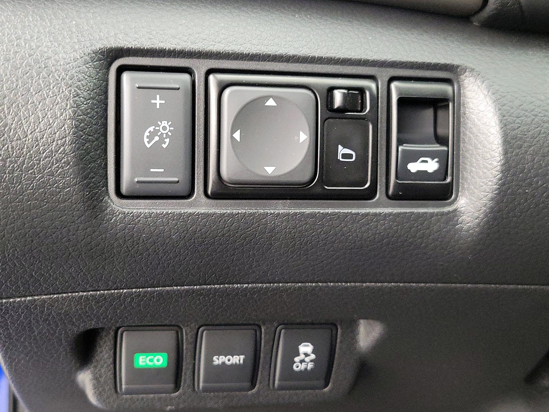 Thumbnail: 2015 Nissan Sentra - 13