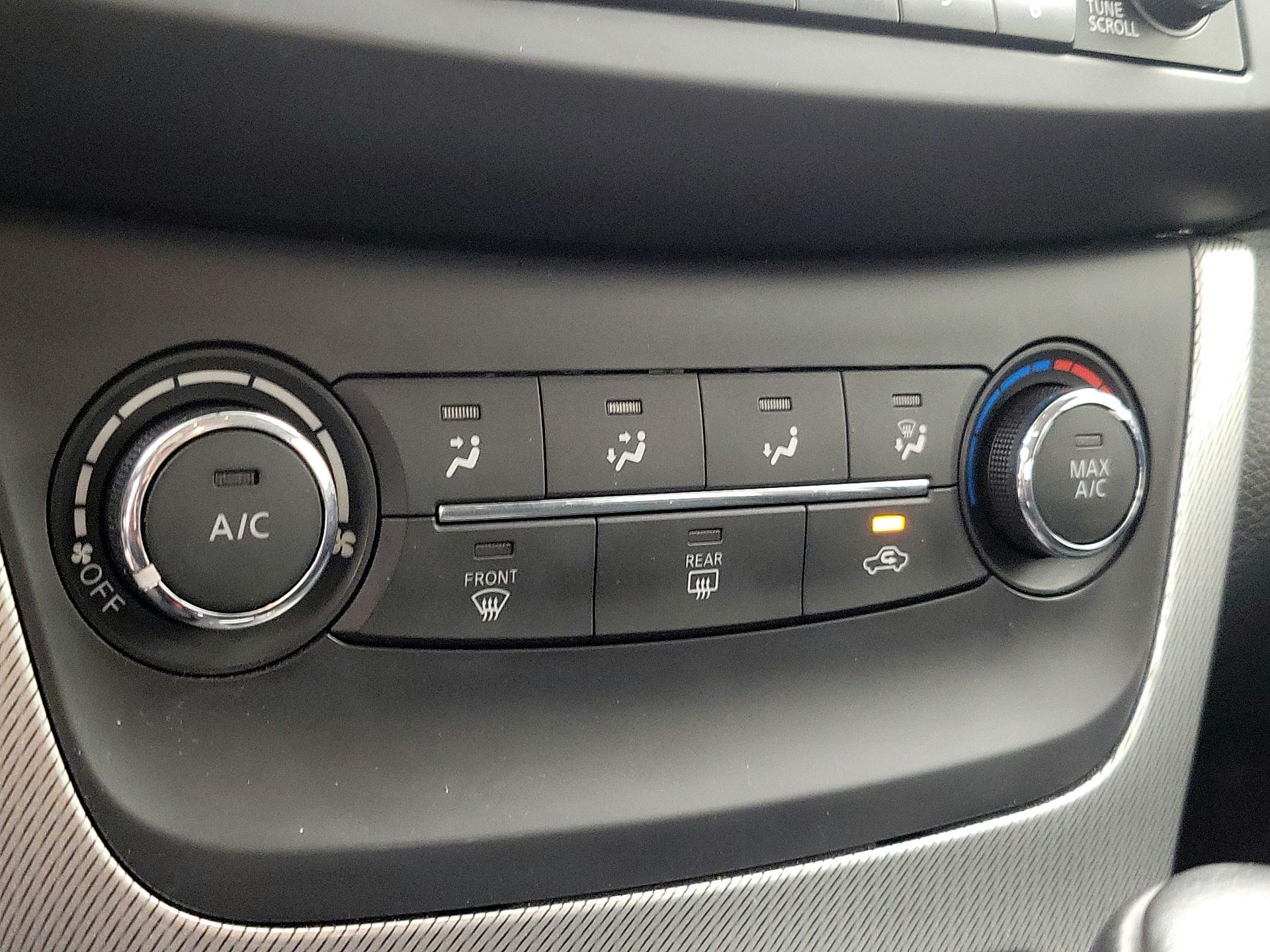 Thumbnail: 2015 Nissan Sentra - 16