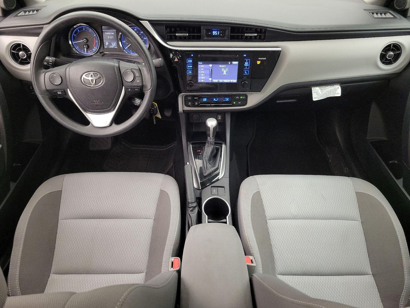 2017 Toyota Corolla LE - Photo 10