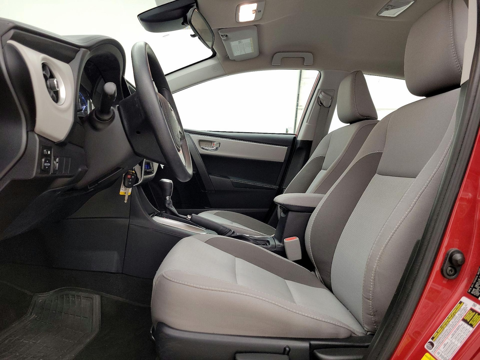 2017 Toyota Corolla LE - Photo 12