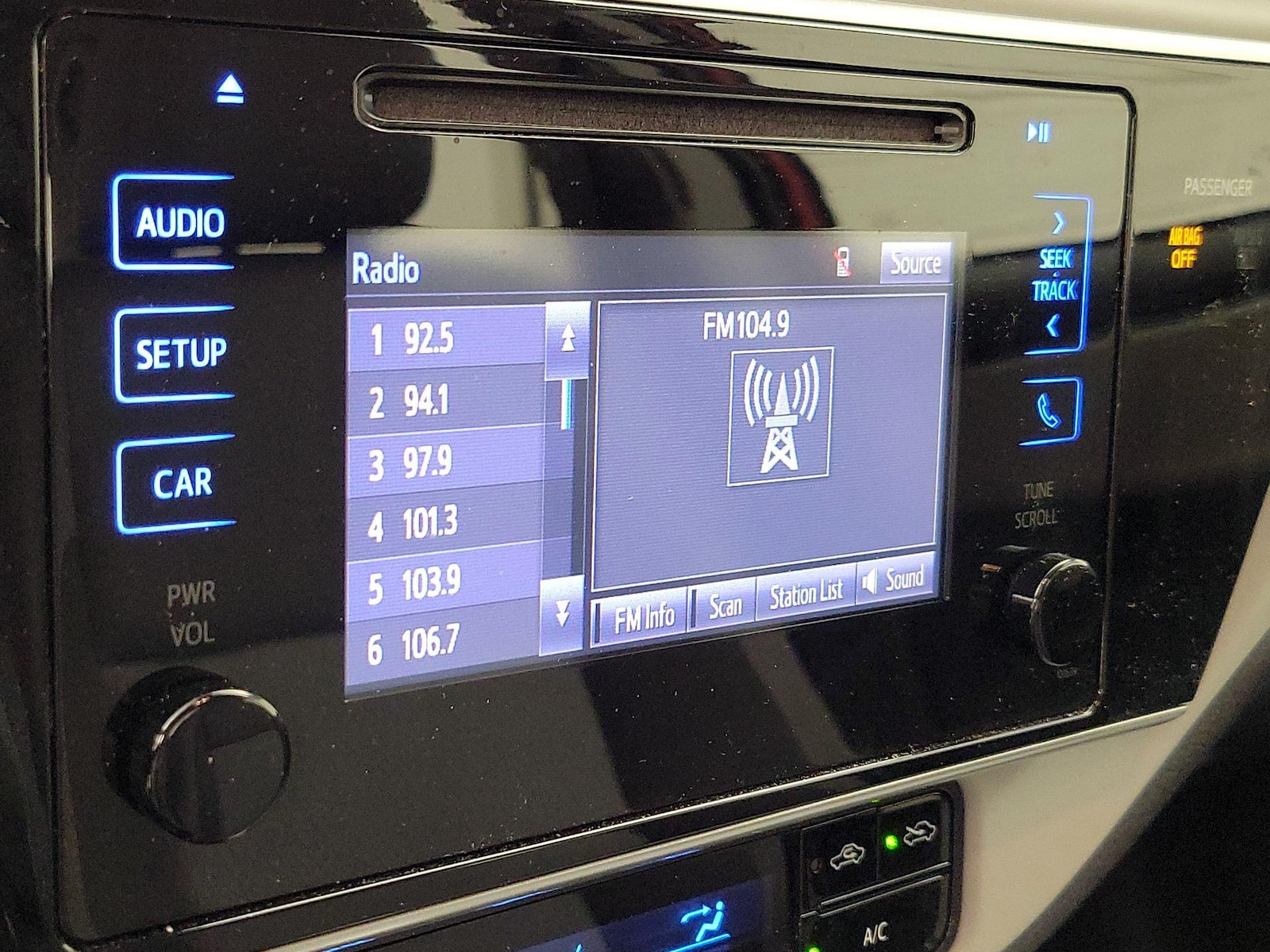 2017 Toyota Corolla LE - Photo 16