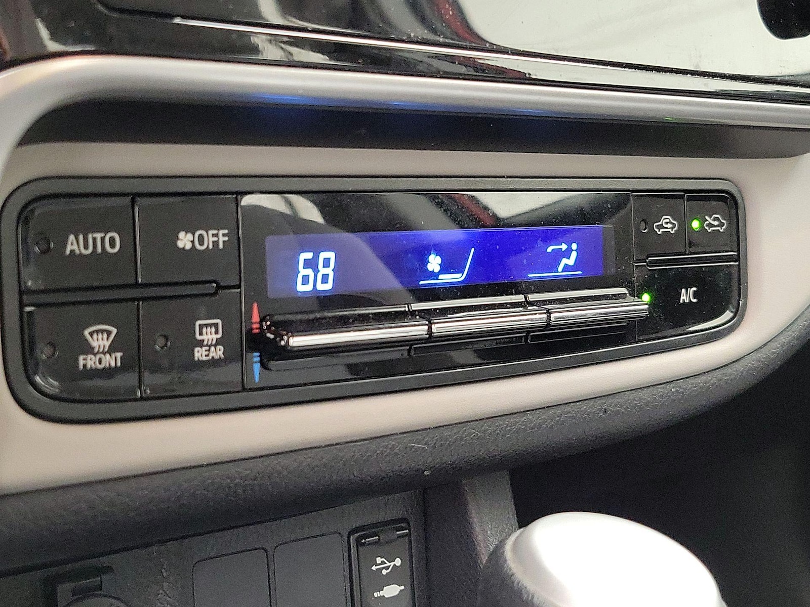 2017 Toyota Corolla LE - Photo 17
