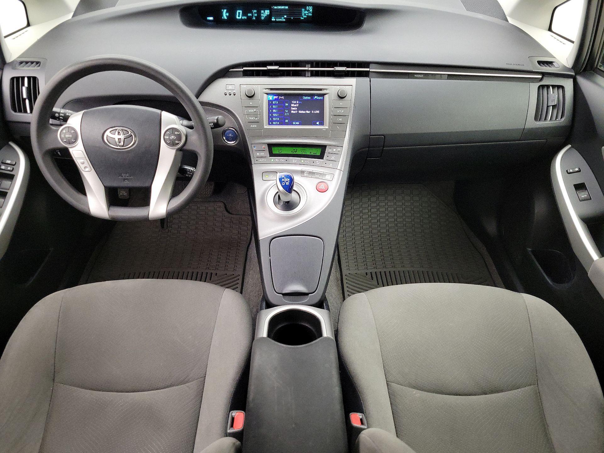 Thumbnail: 2015 Toyota Prius - 9