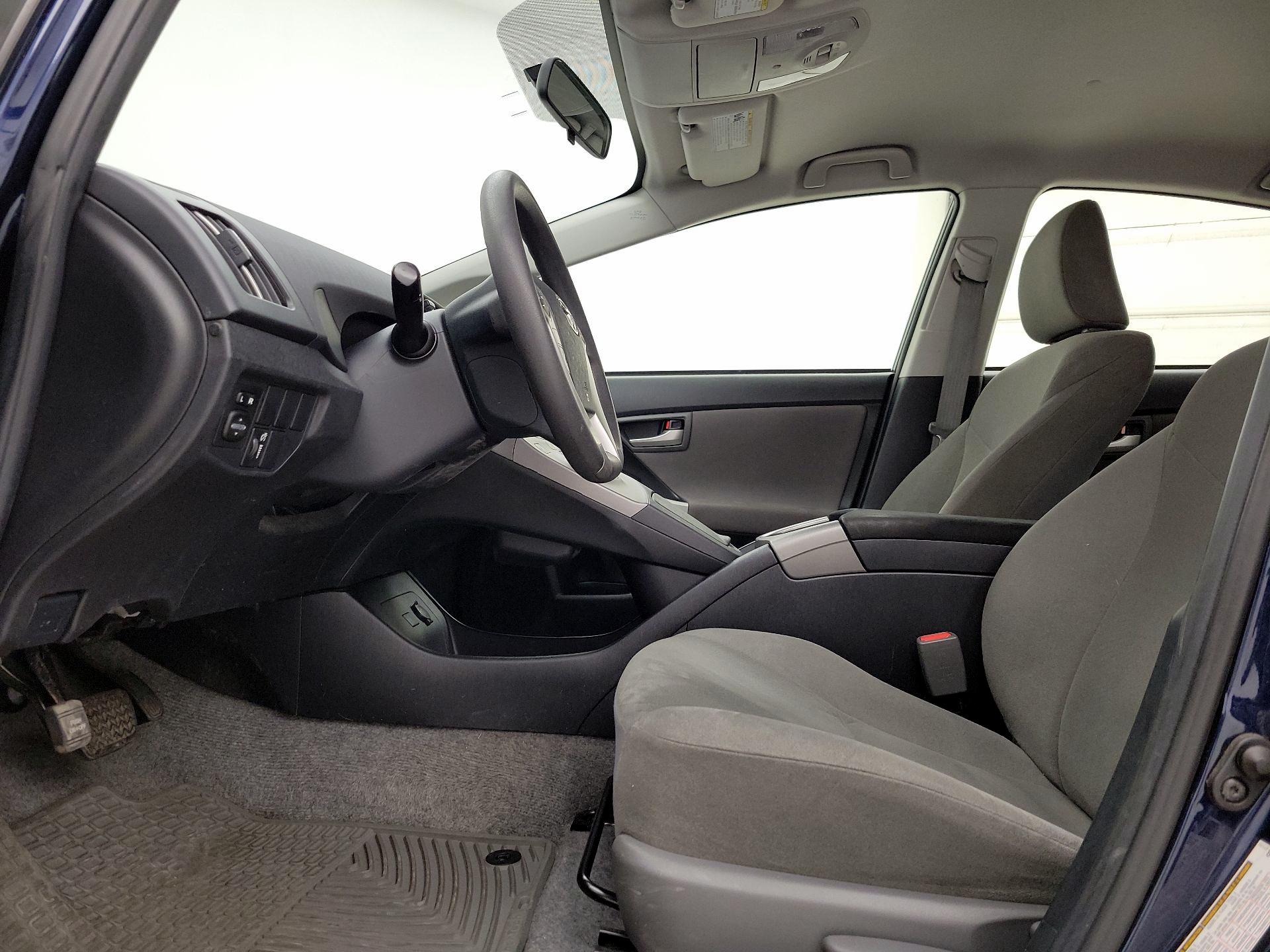 Thumbnail: 2015 Toyota Prius - 11