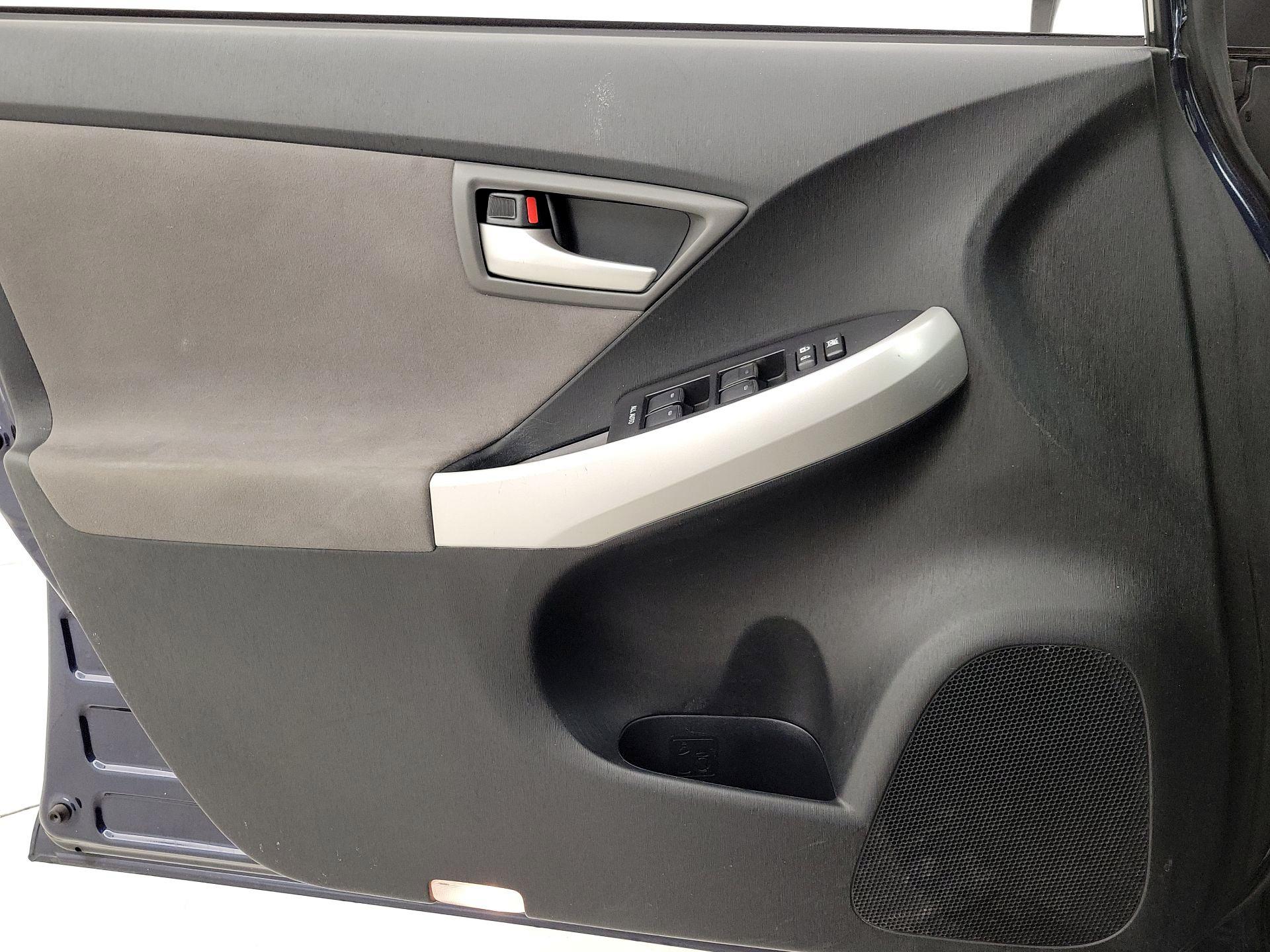 Thumbnail: 2015 Toyota Prius - 12