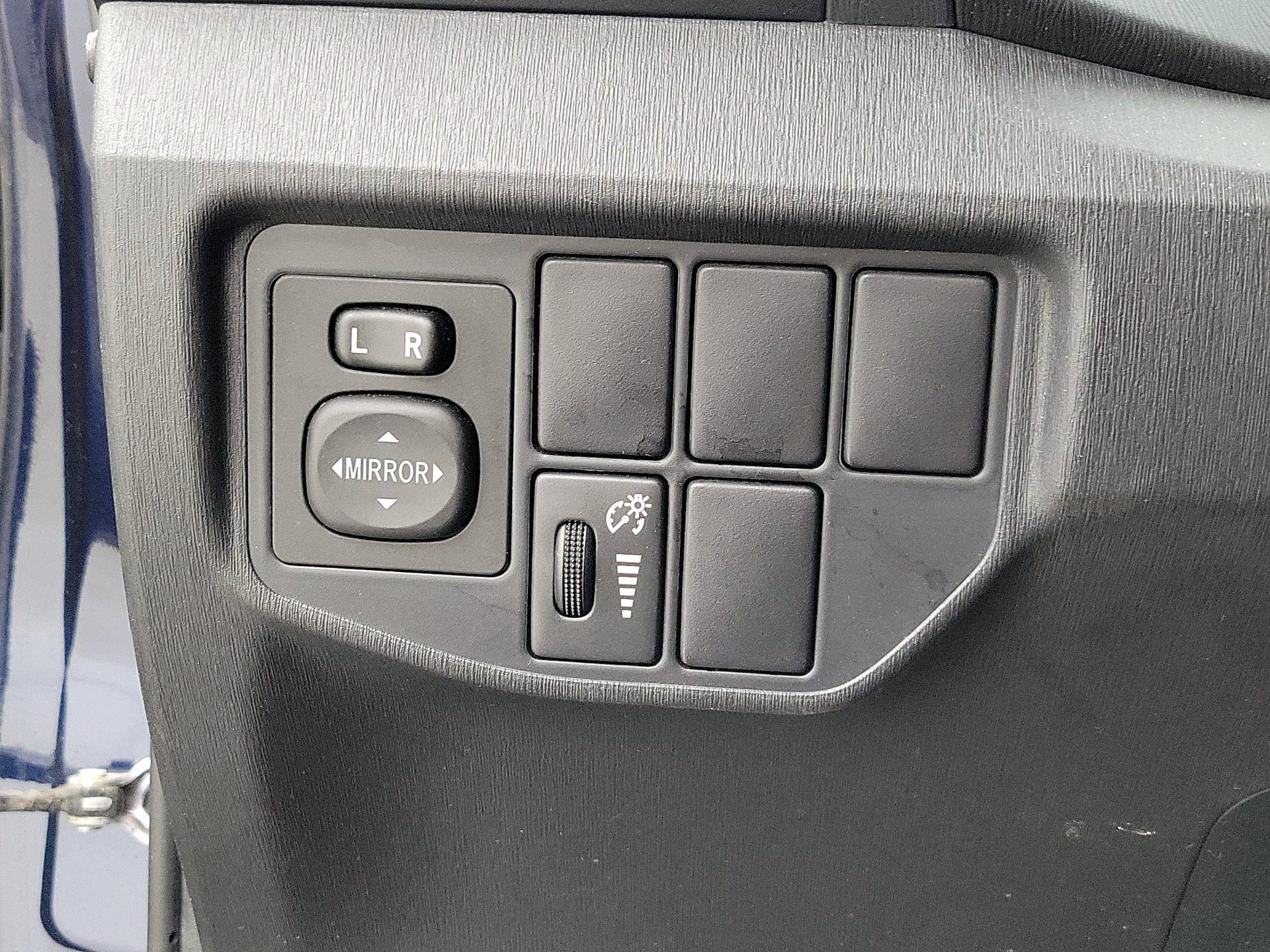 Thumbnail: 2015 Toyota Prius - 13