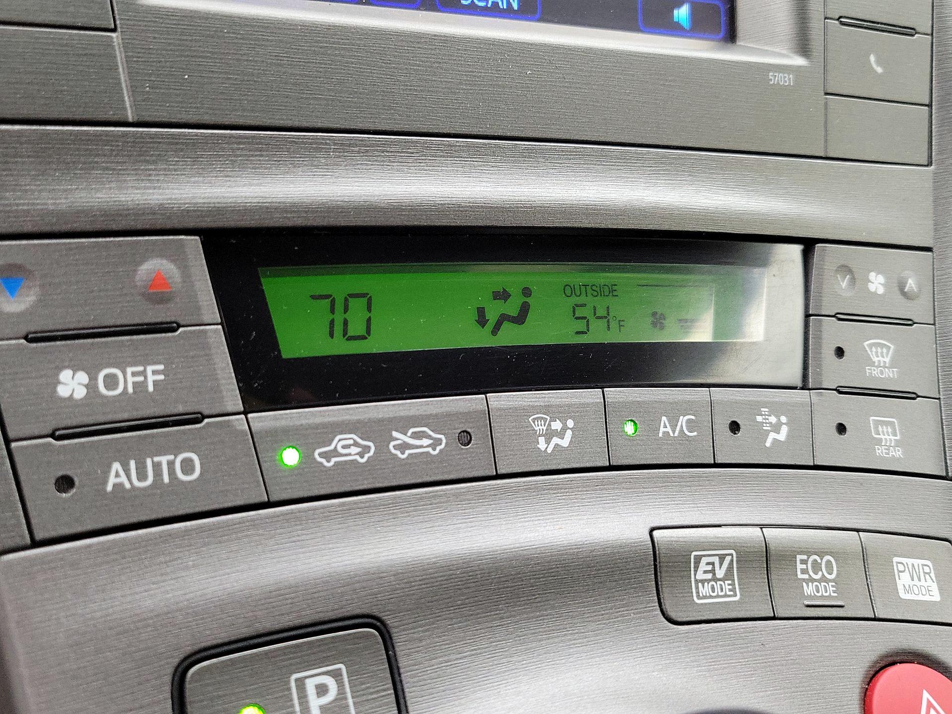Thumbnail: 2015 Toyota Prius - 16