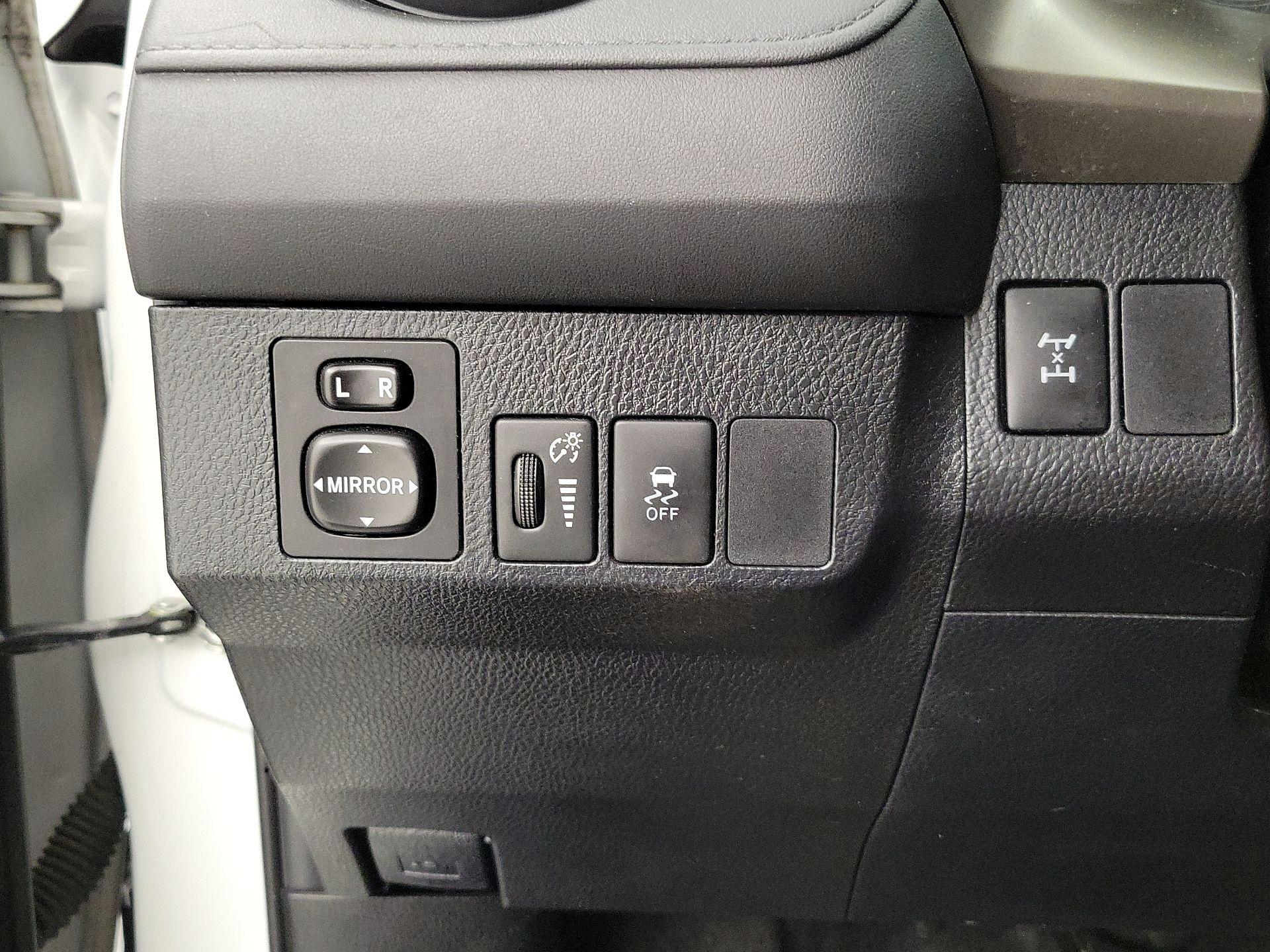 Thumbnail: 2015 Toyota RAV4 - 13