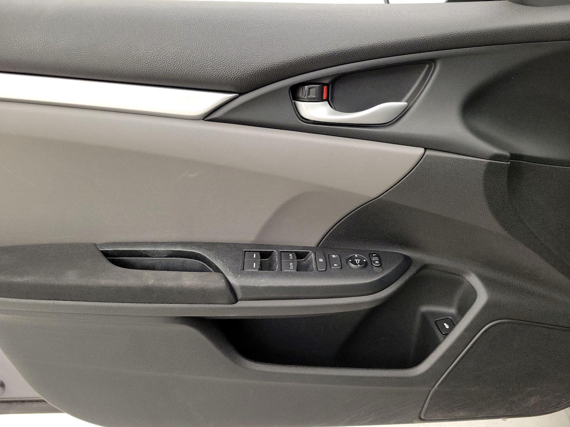 Thumbnail: 2016 Honda Civic - 12