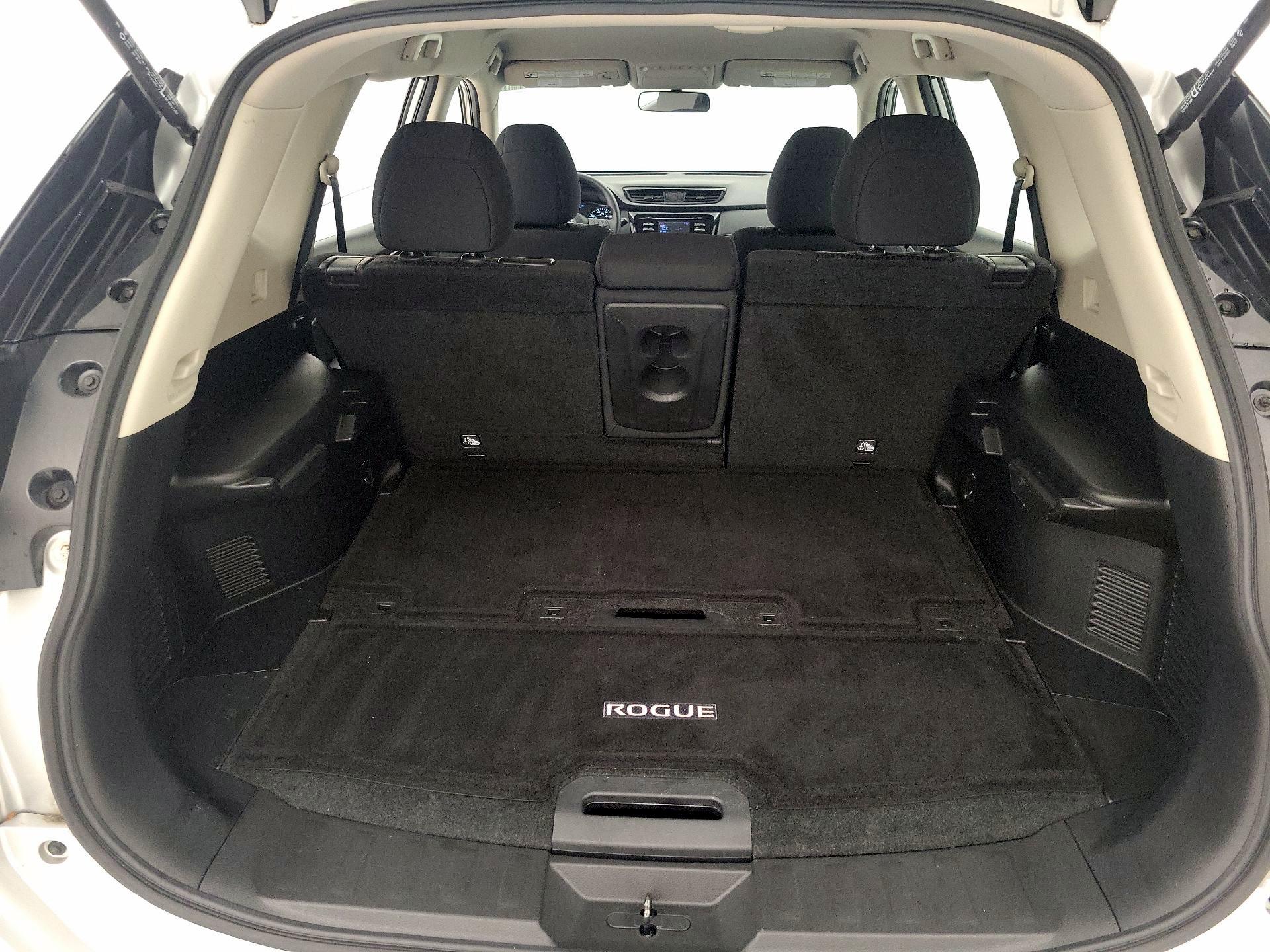 Thumbnail: 2017 Nissan Rogue - 20