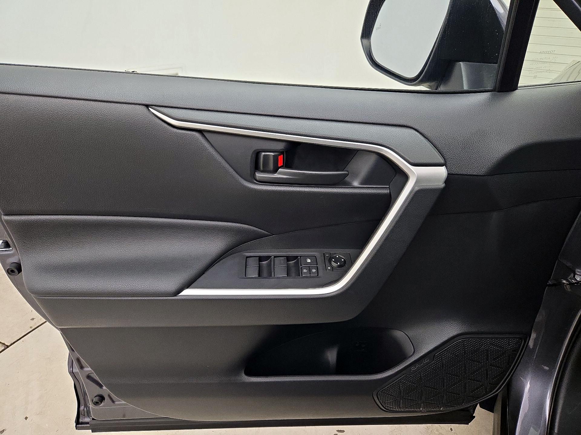 Thumbnail: 2021 Toyota RAV4 - 12