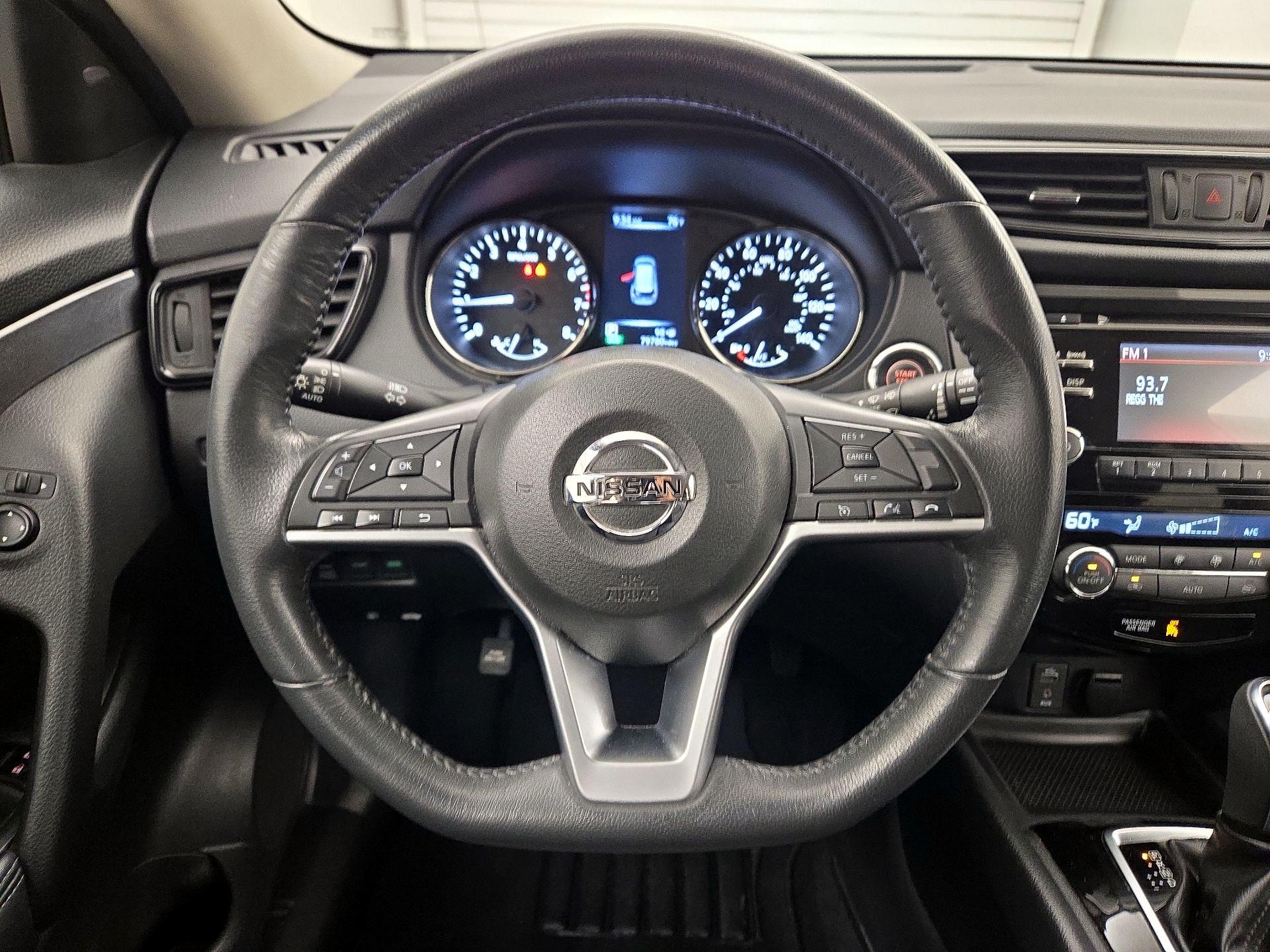 Thumbnail: 2017 Nissan Rogue - 10