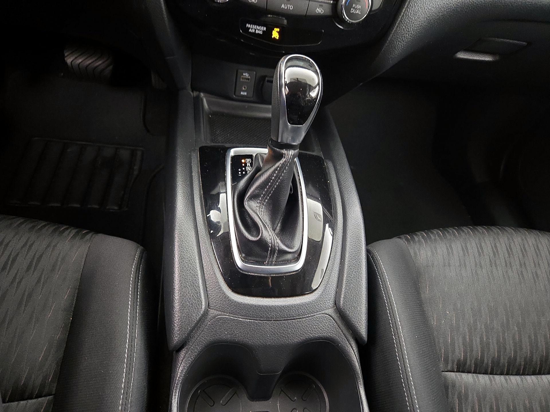 Thumbnail: 2017 Nissan Rogue - 17