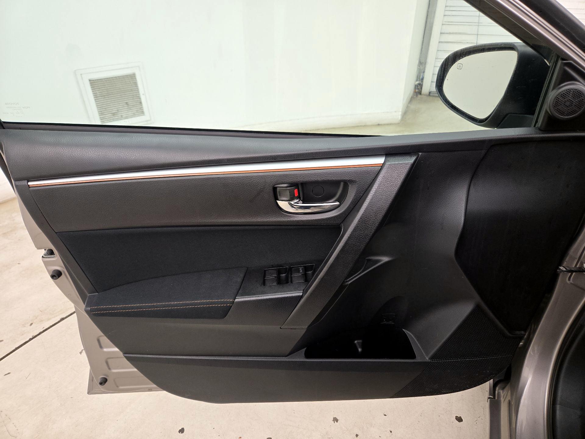 Thumbnail: 2015 Toyota Corolla - 12