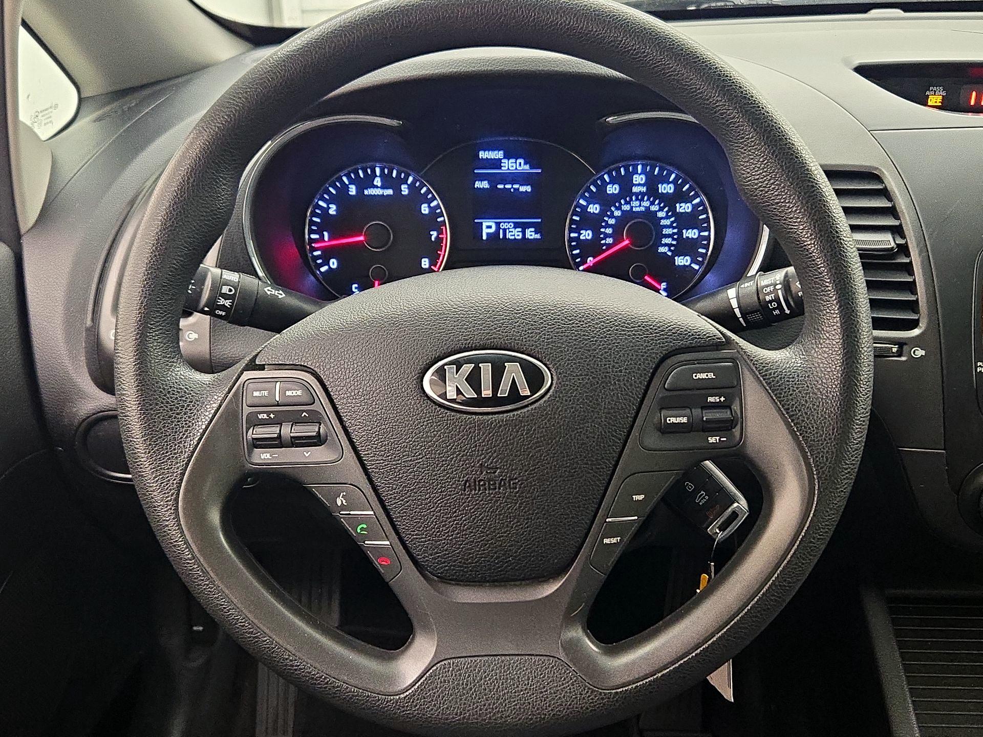Thumbnail: 2016 Kia Forte - 10