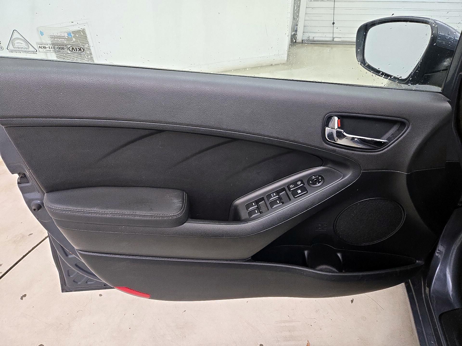 Thumbnail: 2016 Kia Forte - 12