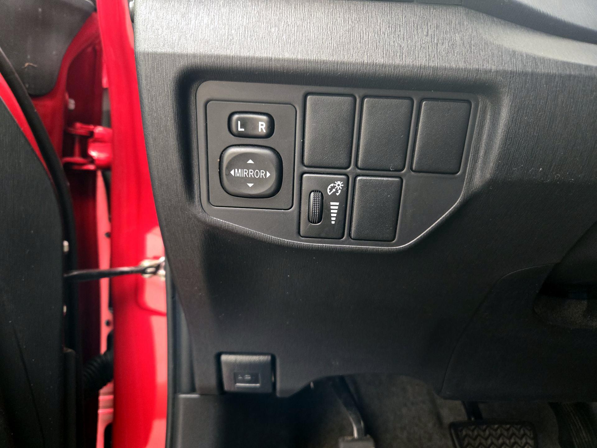 Thumbnail: 2015 Toyota Prius - 13